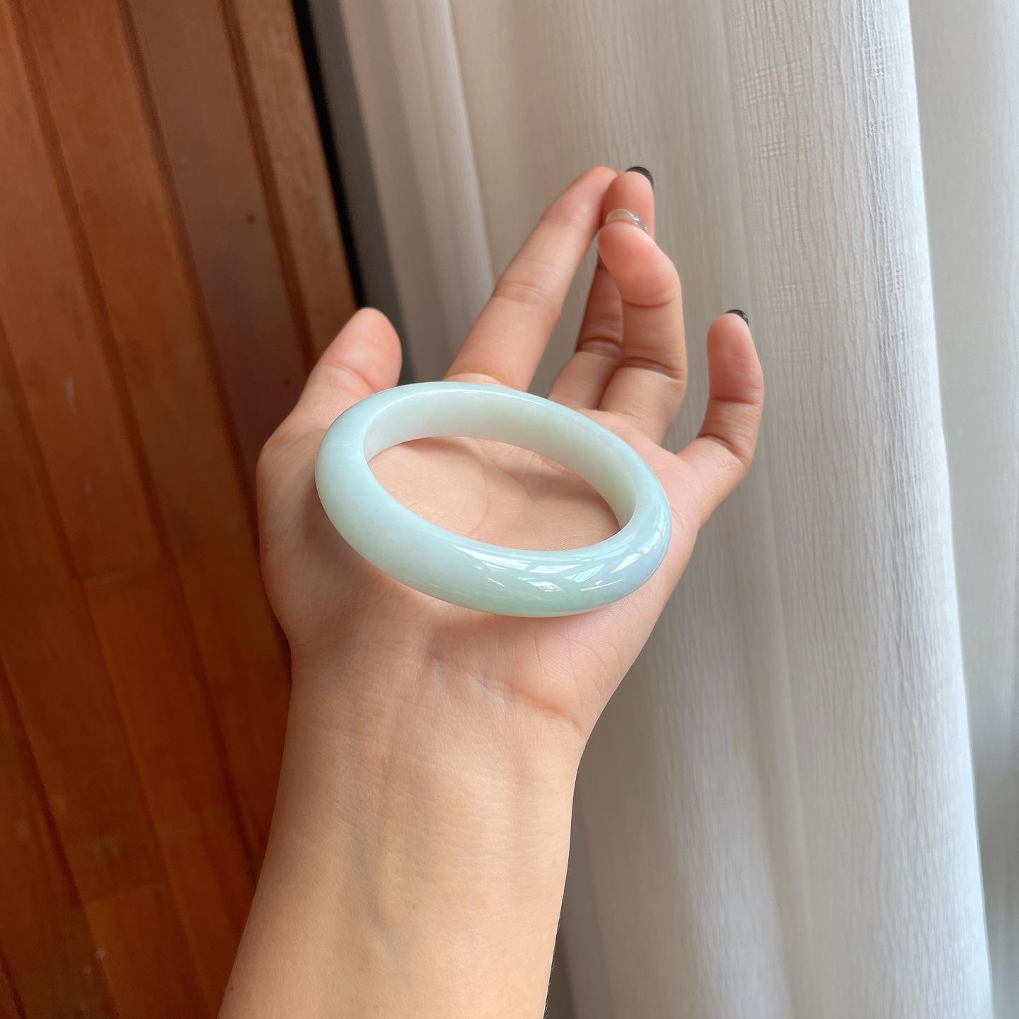 糯冰淡底色翡翠平安镯（52.5mm）（yc279299）