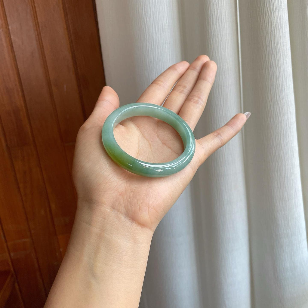 糯冰湖水绿带黄翡翡翠平安镯（53.5mm）（yc312950）