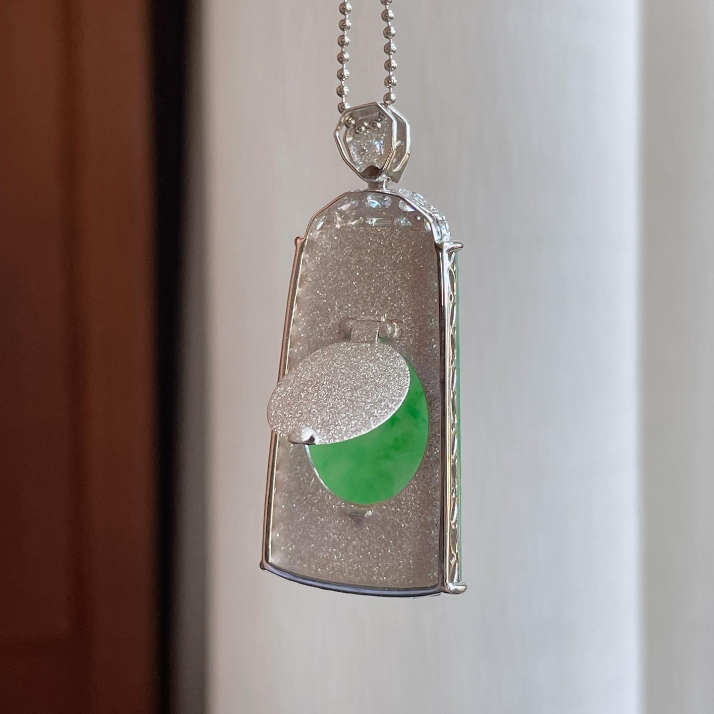 18k金钻镶糯冰种满绿翡翠无事牌（yc267495）