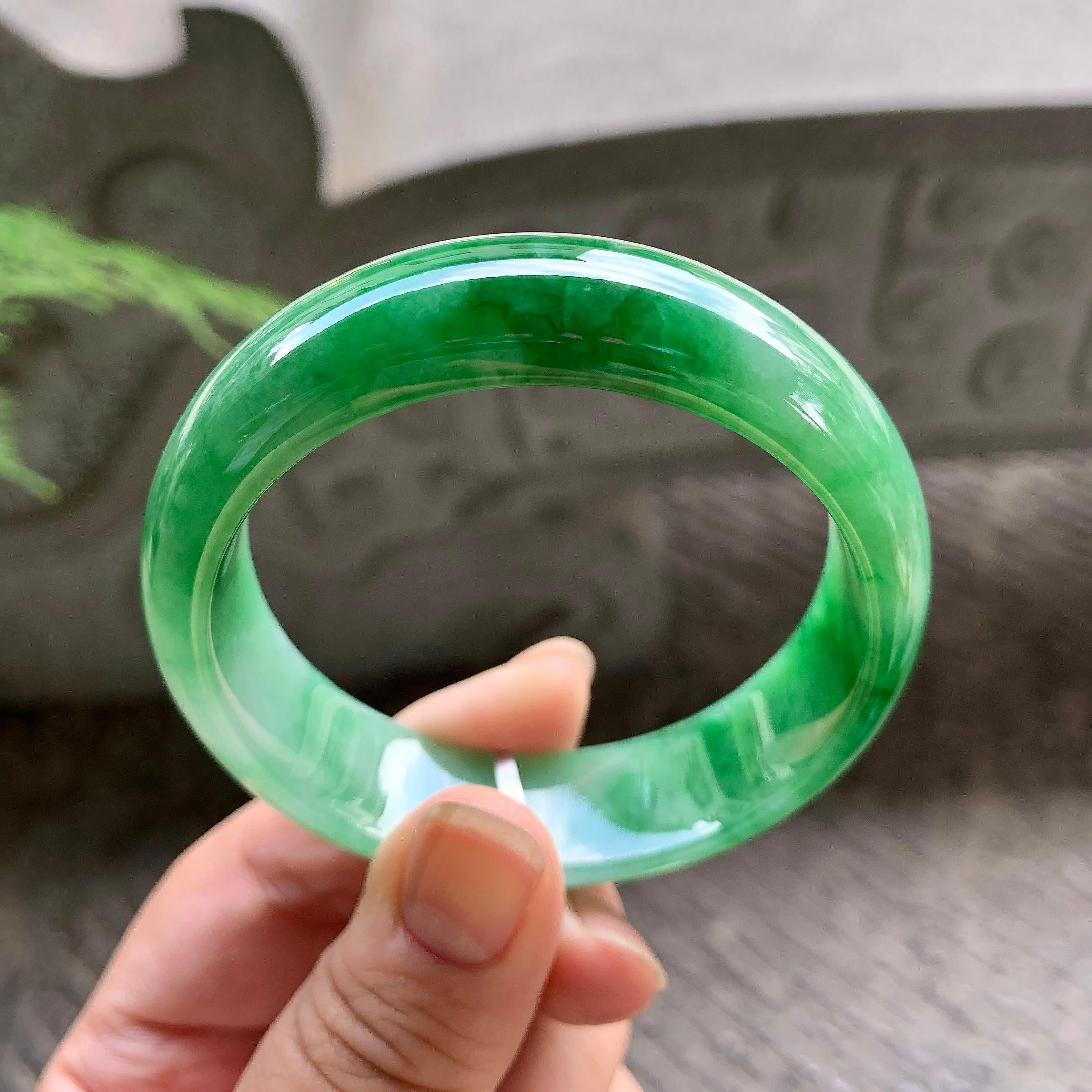 细糯种飘绿宽版轮胎手镯（55.3mm）（yc195347）