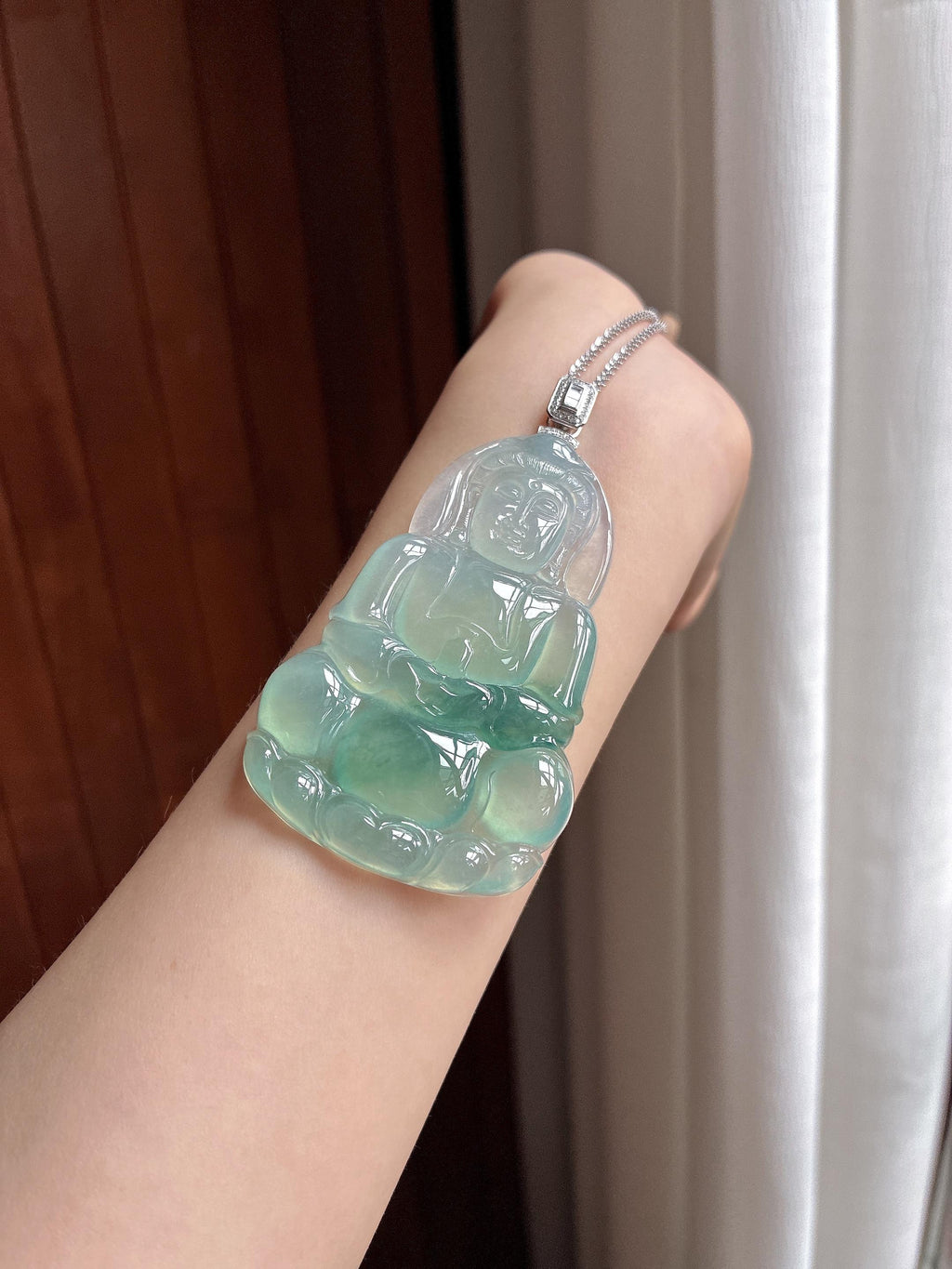 18k金扣头冰种飘花观音挂件 天然缅甸A货翡翠（yc466342）