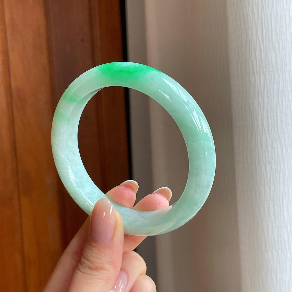 糯冰带翠色翡翠平安镯（57mm)（yc373961）