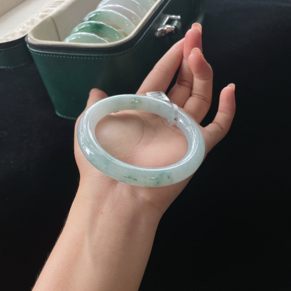 细糯冰飘花圆条翡翠手镯（61.8mm）（yc019457）