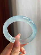 冰玻种带底色雪花棉翡翠平安镯（55mm）（yc196579）