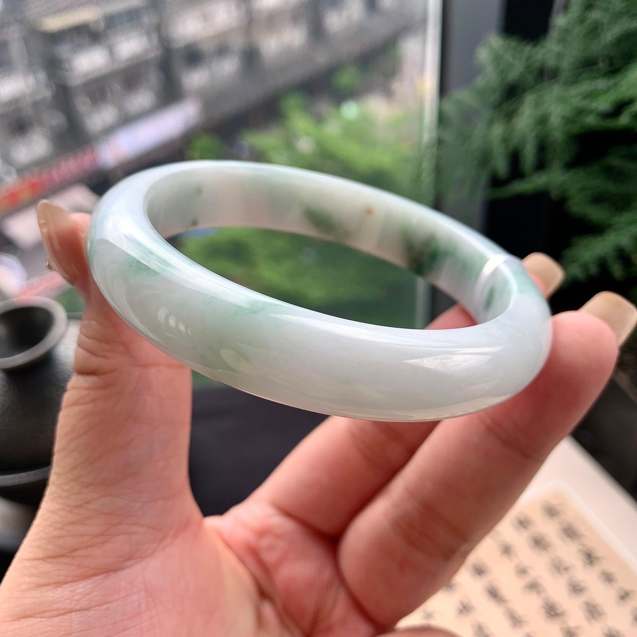 大圈口 细糯种飘绿花正圈平安镯 61.3圈口 天然缅甸A货翡翠（yc477607）