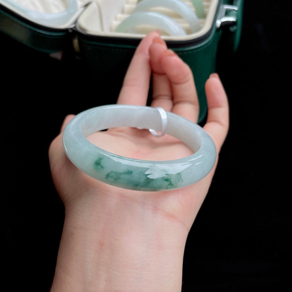 糯冰飘蓝花正圈翡翠手镯（57mm）（yc017164）