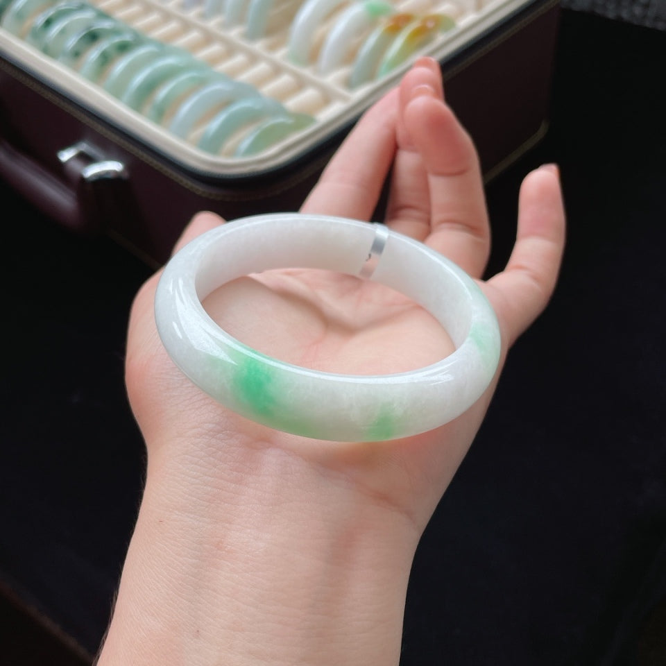糯冰白底青翡翠手镯（57mm）（yc017177）