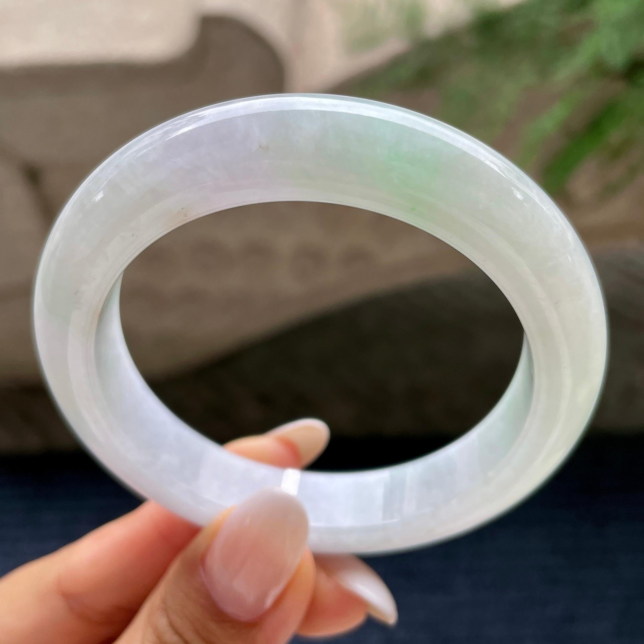 细糯种飘花正圈平安镯     56.1圈     天然缅甸A货翡翠（yc410266）