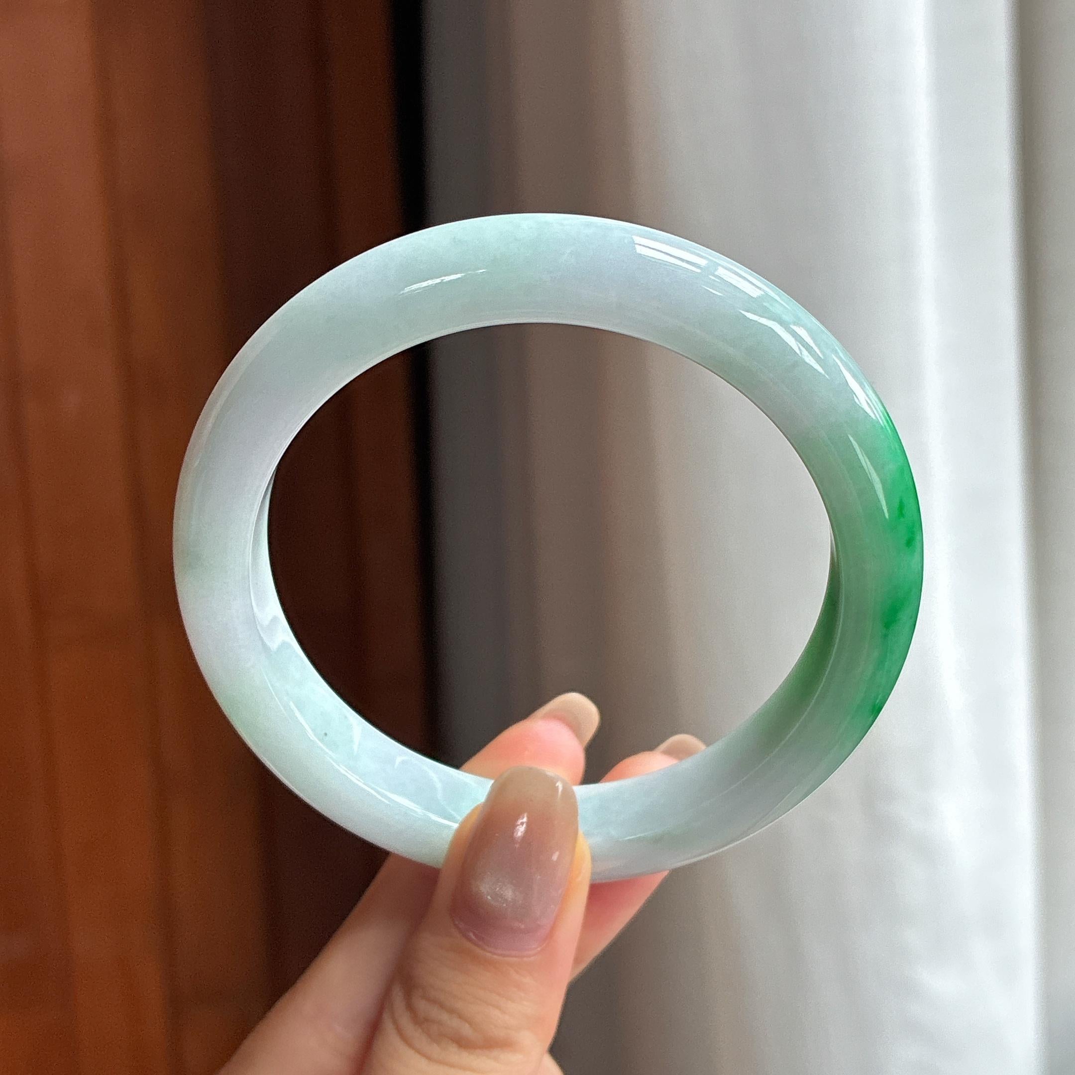 Vòng tay tròn bình an hạt mịn màu sắc đẹp, khẩu độ lớn 60, Ngọc phỉ thúy tự nhiên loại A Myanmar (yc450829)