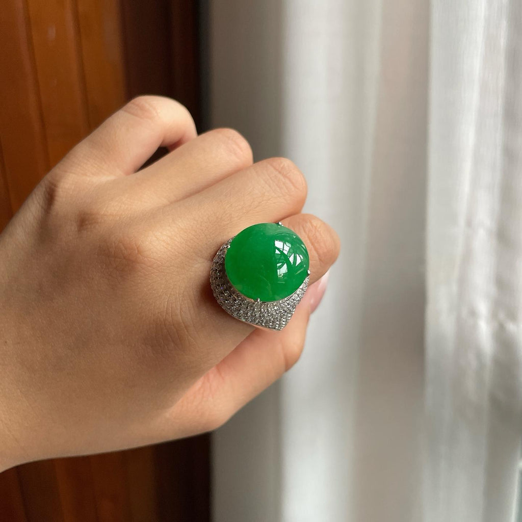 铜托满绿翡翠蛋面