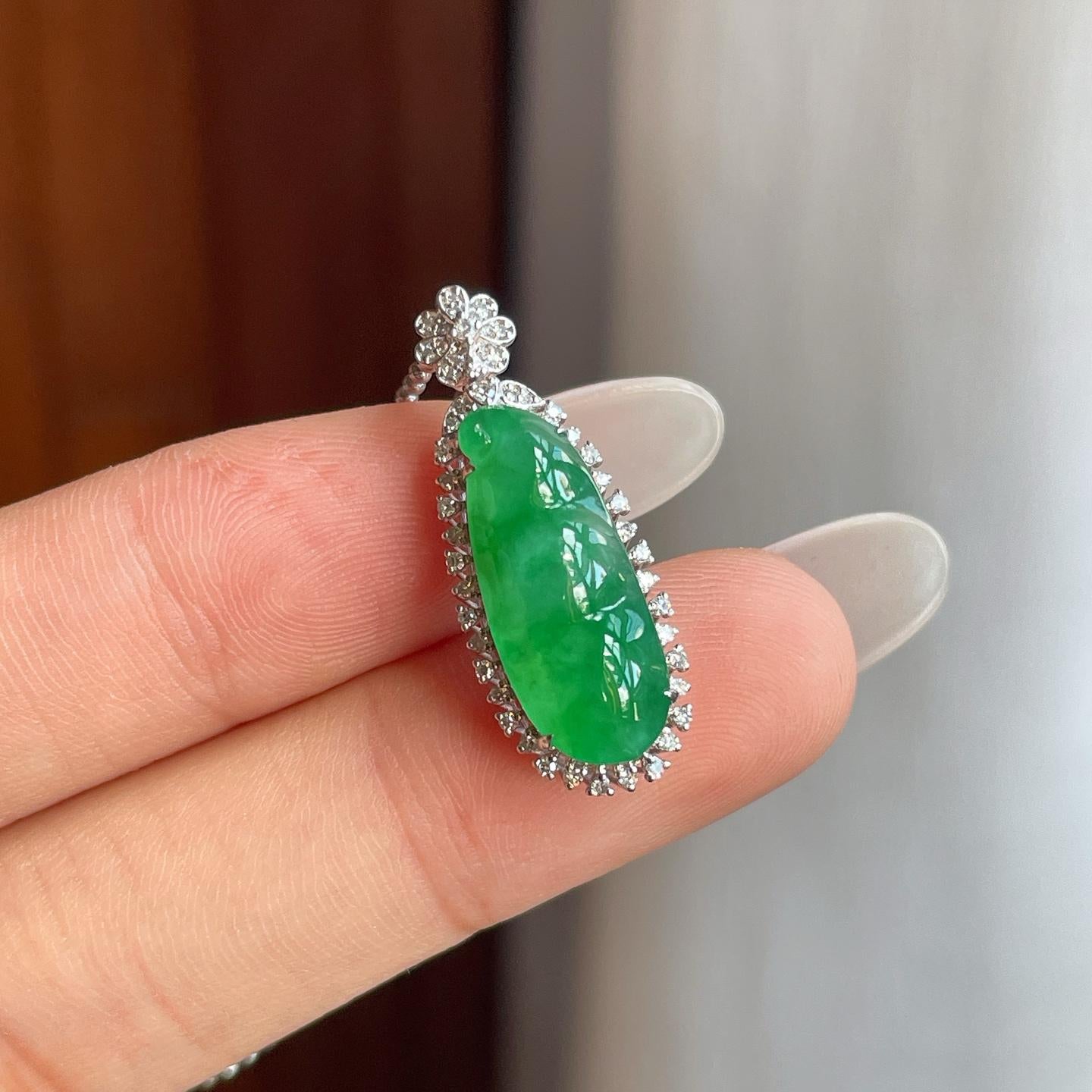 18k金钻镶冰种满绿翡翠豆子（yc257842）