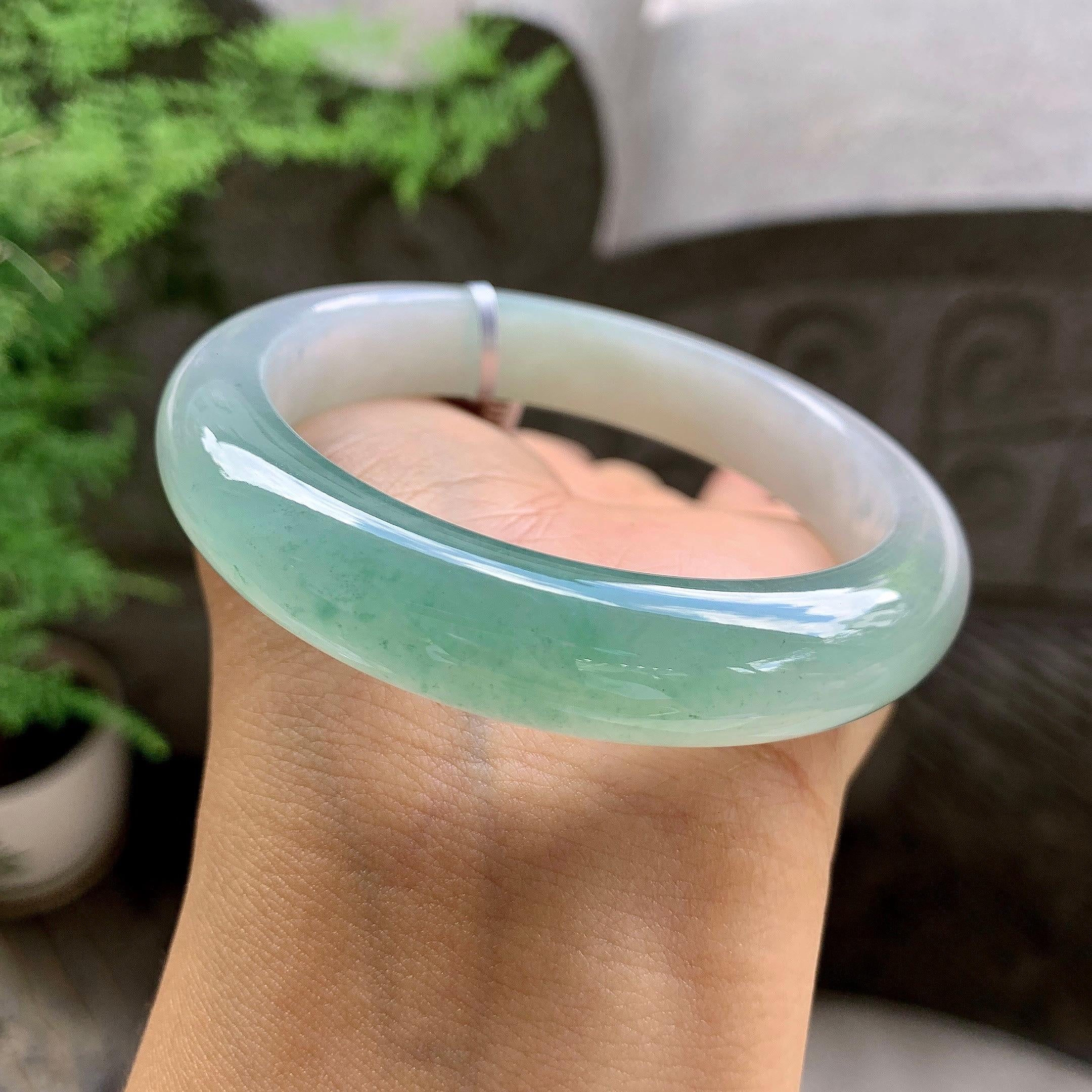 糯冰种湖水绿平安镯（56.8mm）（yc203702）