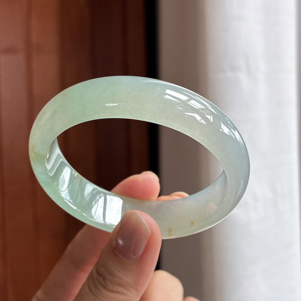糯冰晴底飘黄贵妃手镯 56圈 天然缅甸A货翡翠（yc469558）