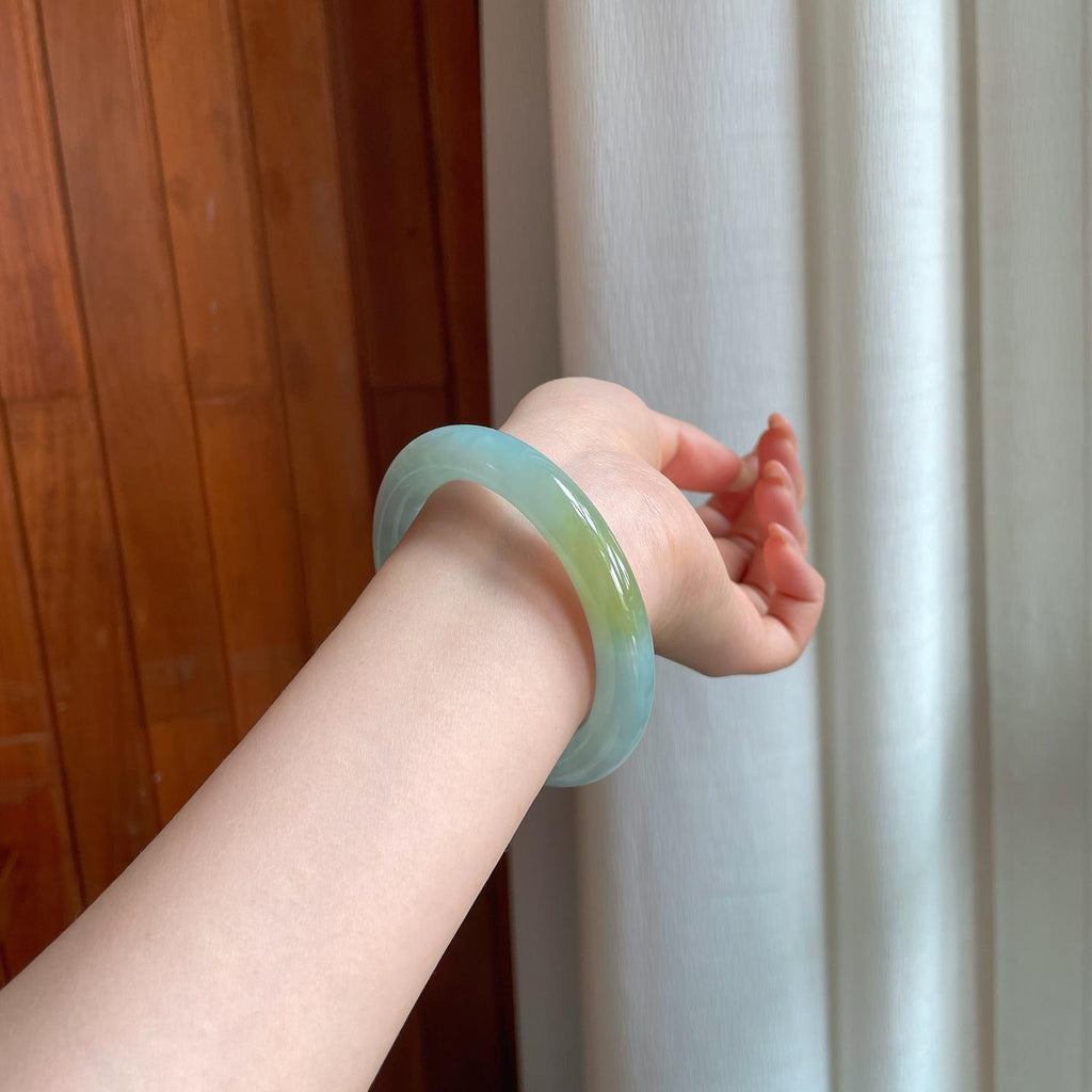 冰种飘黄翡翠圆条手镯（55mm)（yc360254）