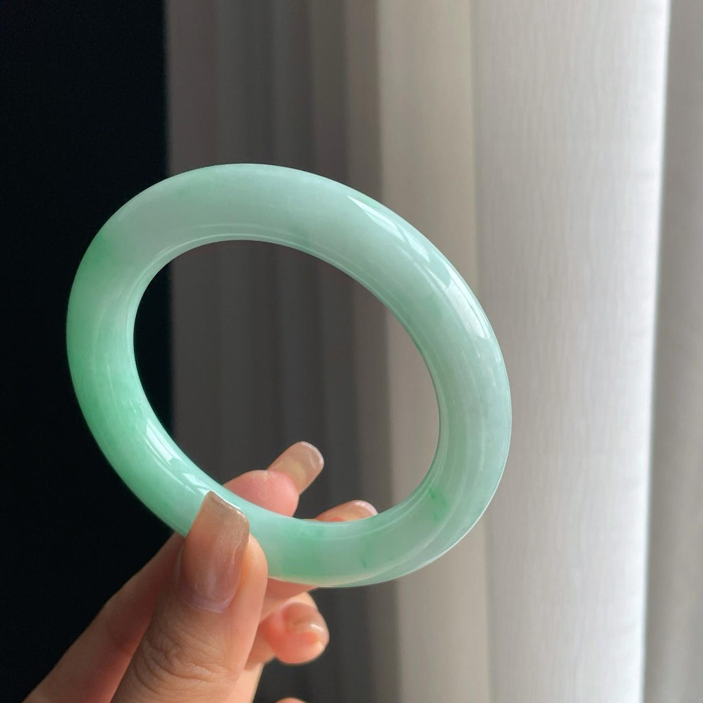 糯冰果绿翡翠圆条手镯（57mm）（yc378050）