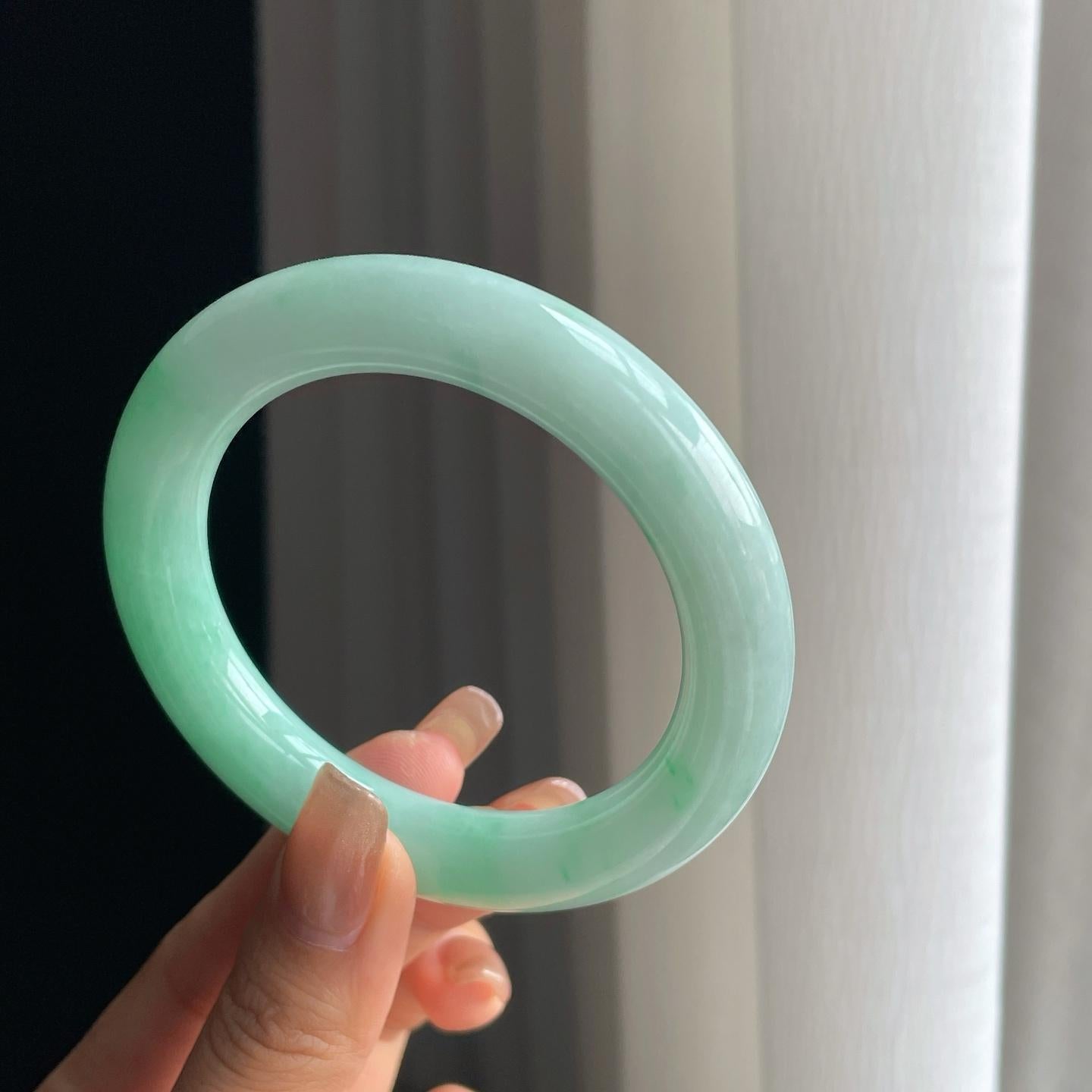 糯冰果绿翡翠圆条手镯（57mm）（yc378050）