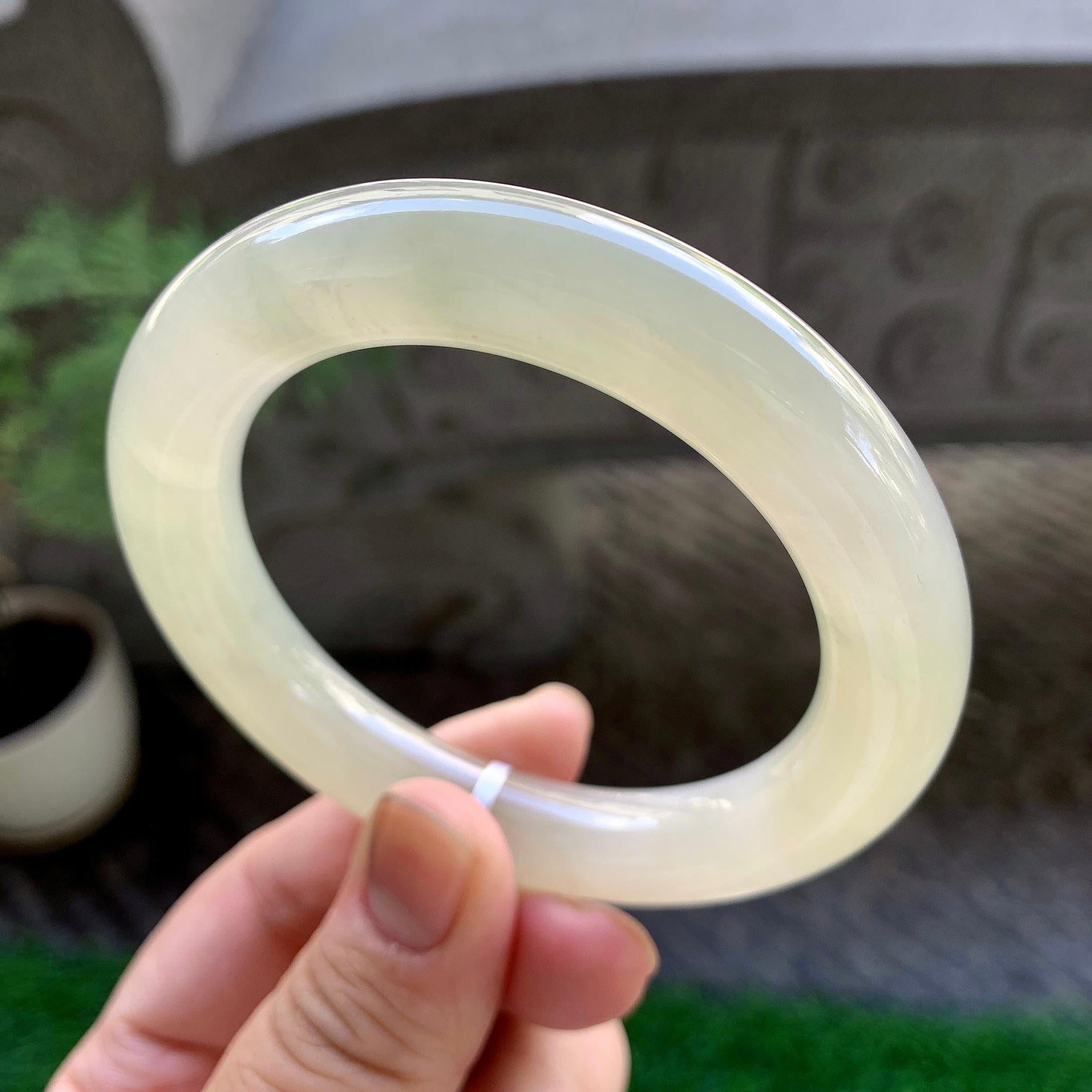 糯冰种黄翡圆条手镯（54.8mm）（yc229797）