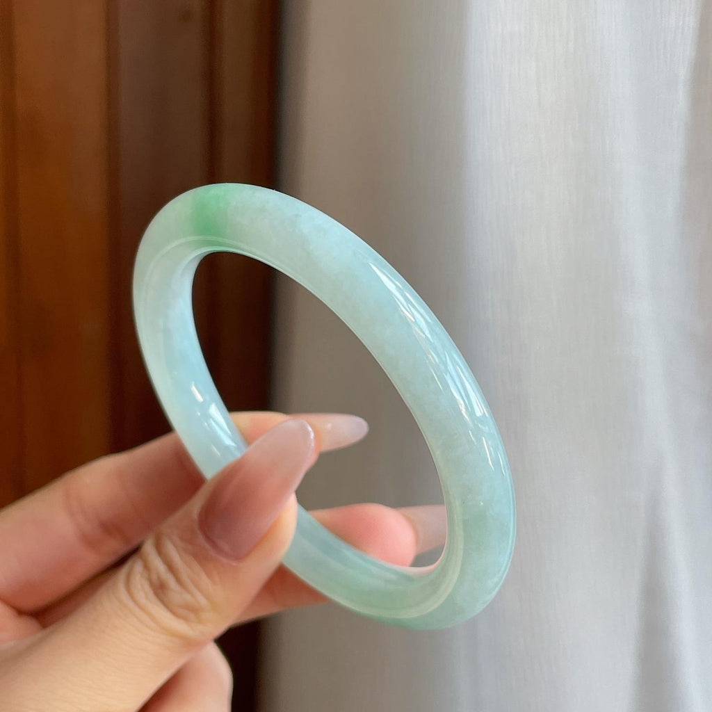 糯冰淡晴底飘花翡翠圆条（53.8mm）（yc270318）