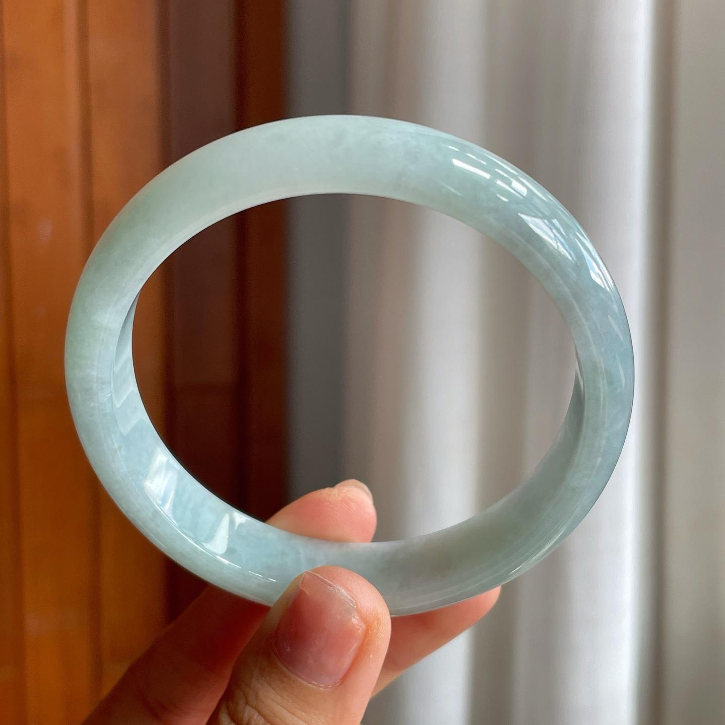 糯冰淡底色翡翠平安镯（62mm）（yc215244）