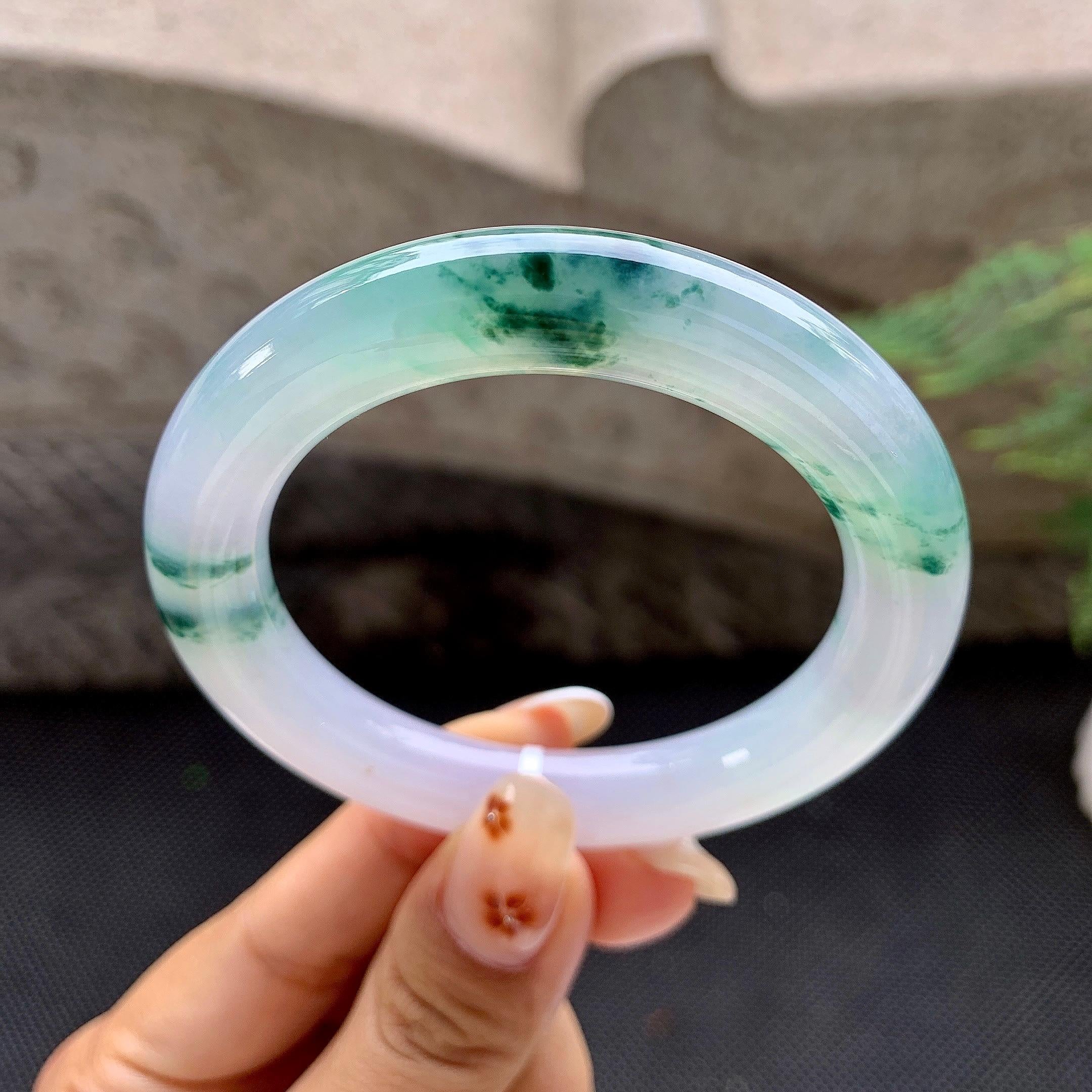 糯冰种飘绿圆条手镯（52.2mm）（yc257210）