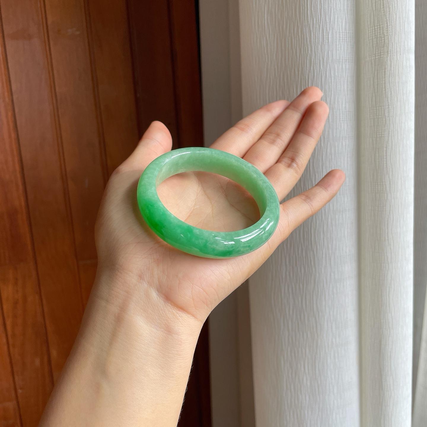 糯冰果绿翡翠平安镯（55mm)（yc397571）