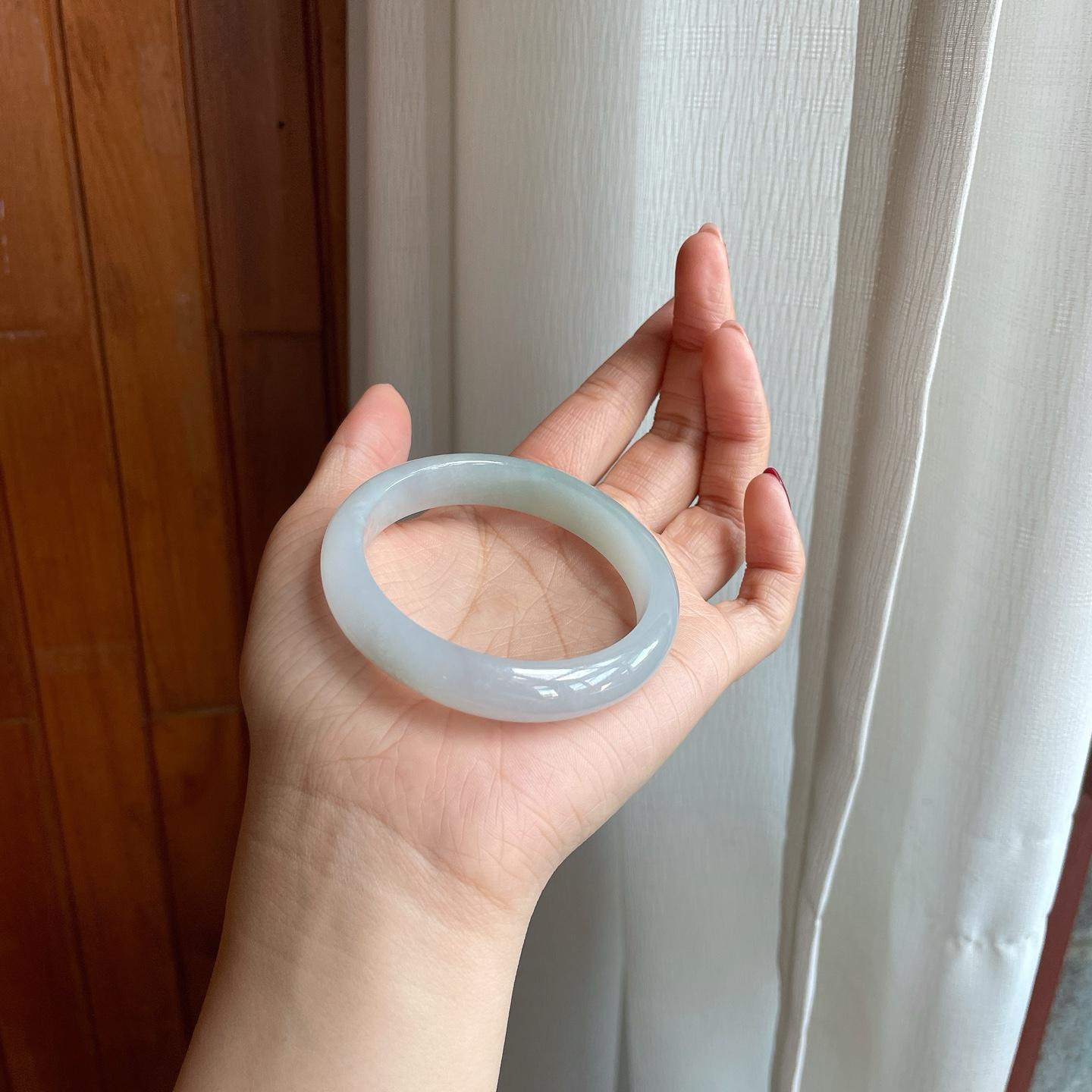 糯冰淡底色翡翠平安镯（53.6mm）（yc302322）