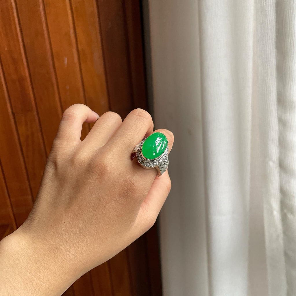 铜托冰种满绿翡翠蛋面