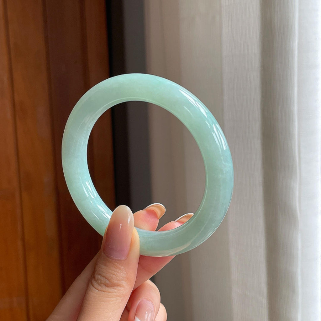 糯冰晴底翡翠圆条手镯（55.8mm)（yc404012）