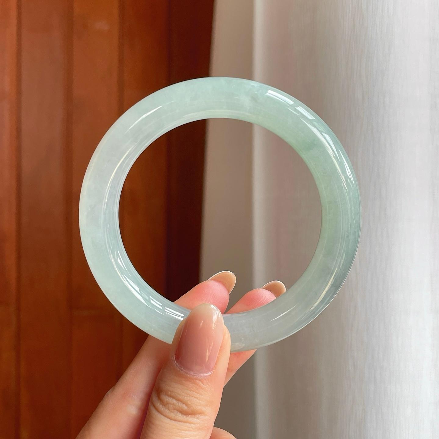 冰种晴底翡翠圆条手镯（55.7mm）（yc374055）