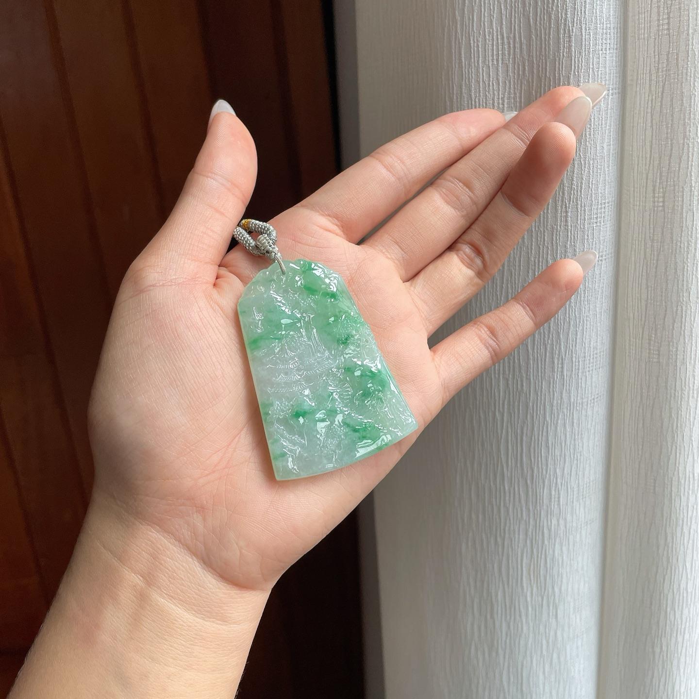 糯冰飘绿花翡翠山水牌（yc260377）