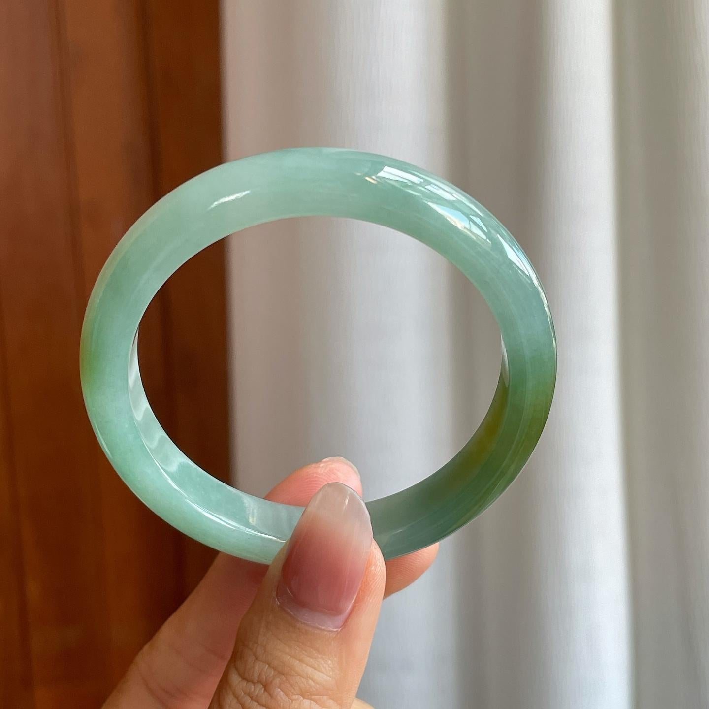 糯冰湖水绿带黄翡翡翠平安镯（53.5mm）（yc312950）