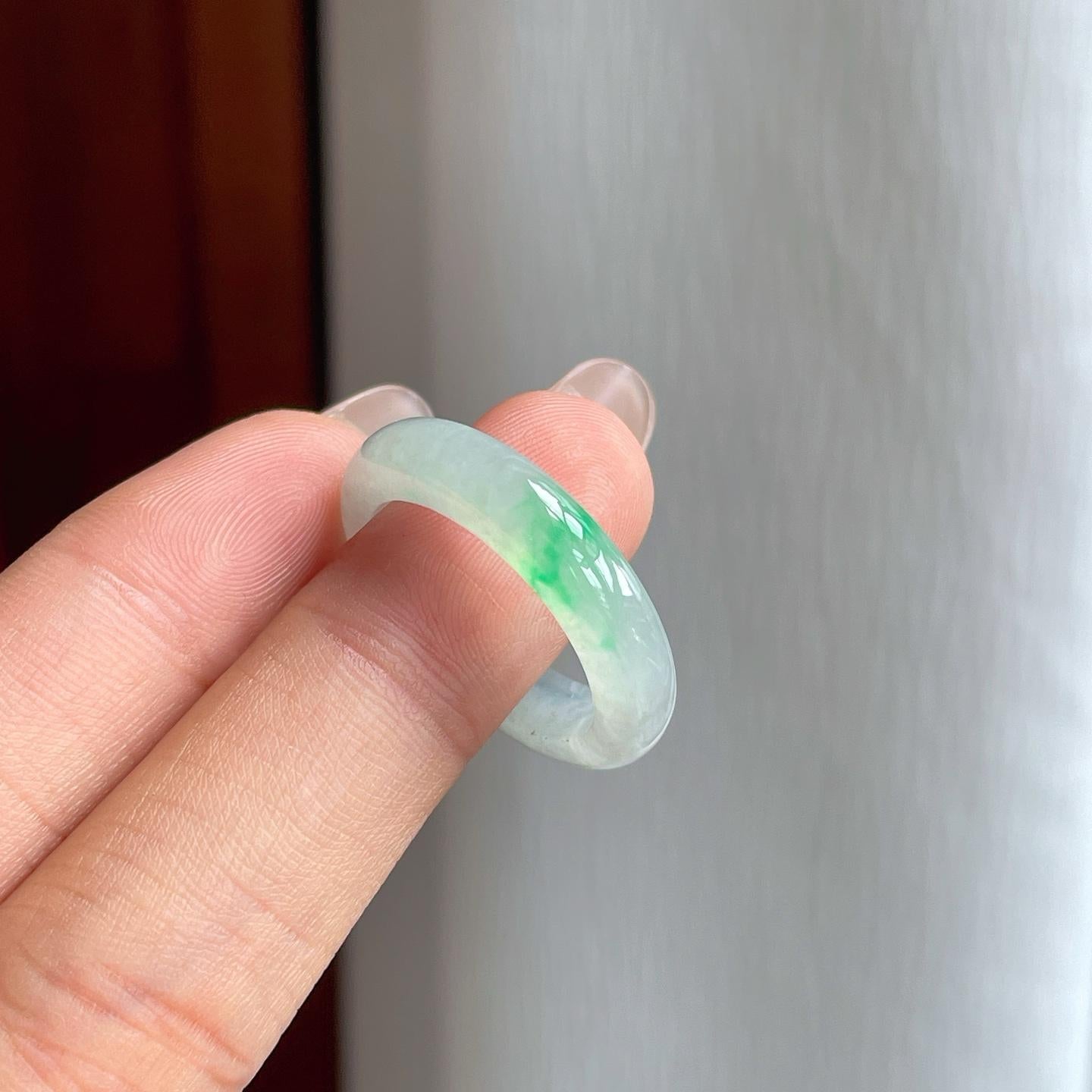 糯冰带色翡翠戒圈（yc246168）