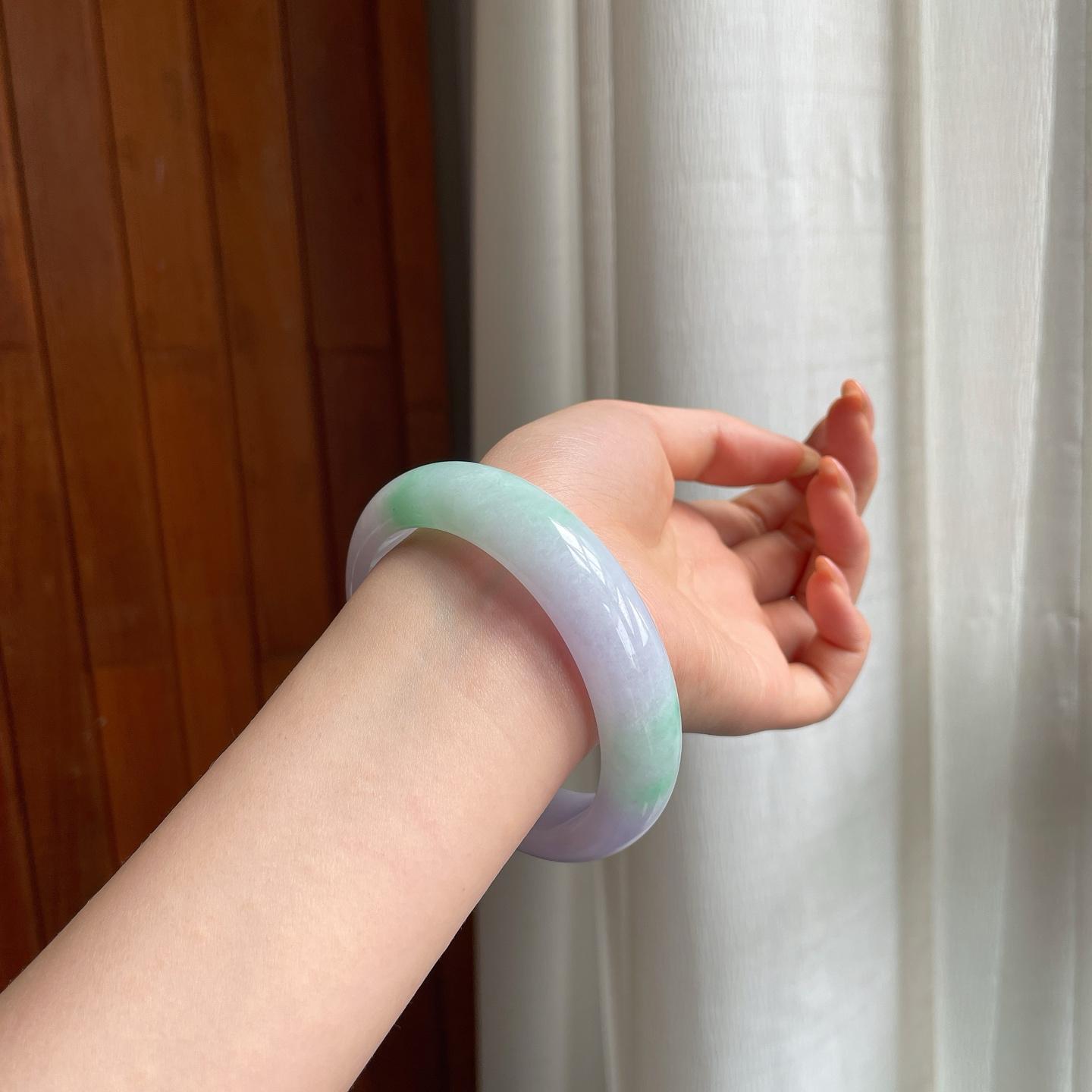 糯冰宽版春彩翡翠平安镯（61mm)（yc360237）