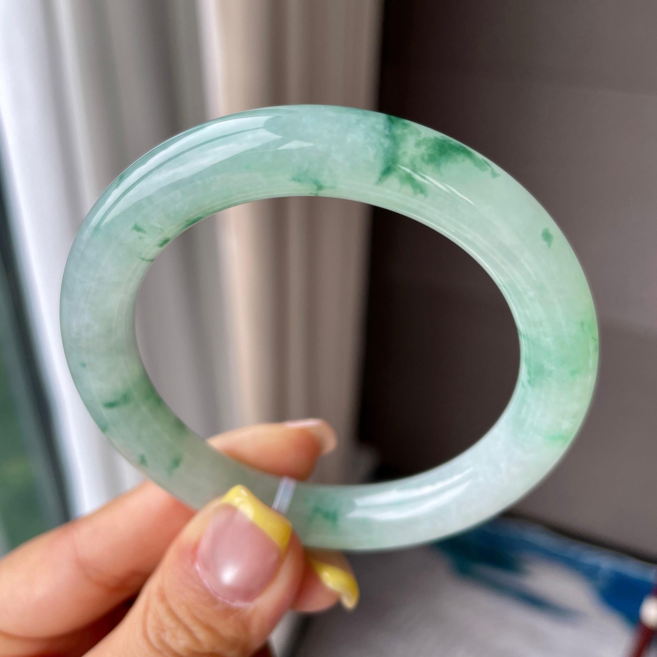 小圈口   细糯种飘绿花圆条手镯53.2圈   天然缅甸A货翡翠（yc362907）