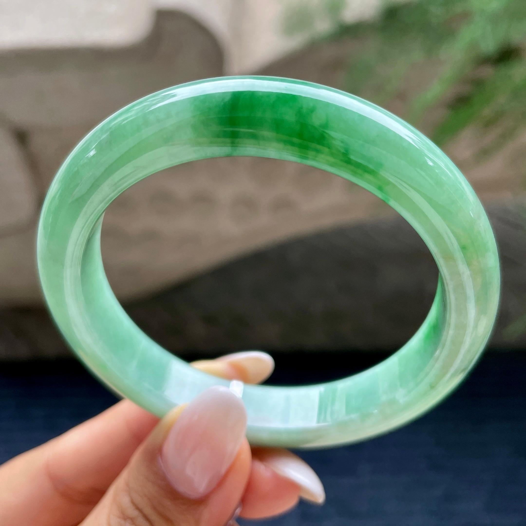 细糯种晴底飘绿花正圈平安镯    57圈    天然缅甸A货翡翠（yc410271）