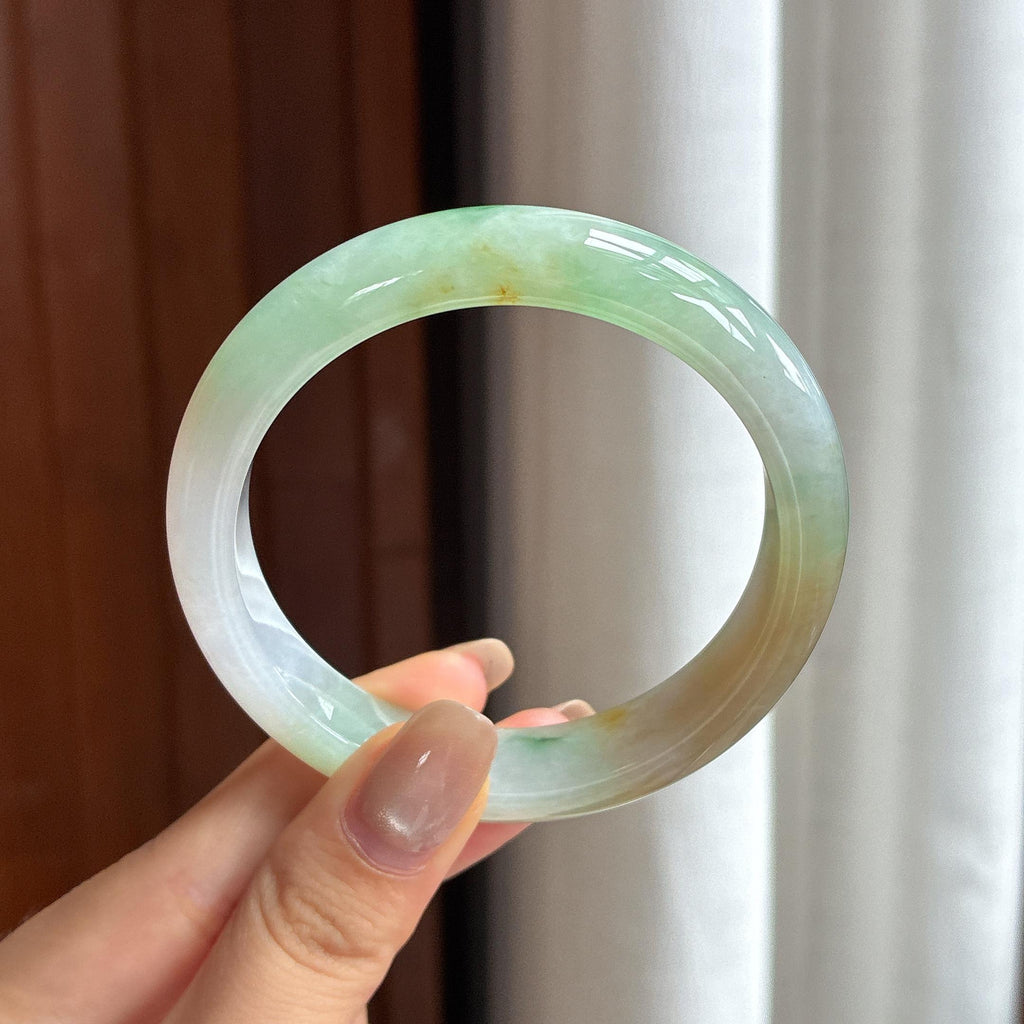 Vòng tay bình an đặc sắc màu vàng pha xanh, băng chuyền chính diện, kích thước 56, ngọc phỉ thúy tự nhiên loại A Myanmar (yc450454)