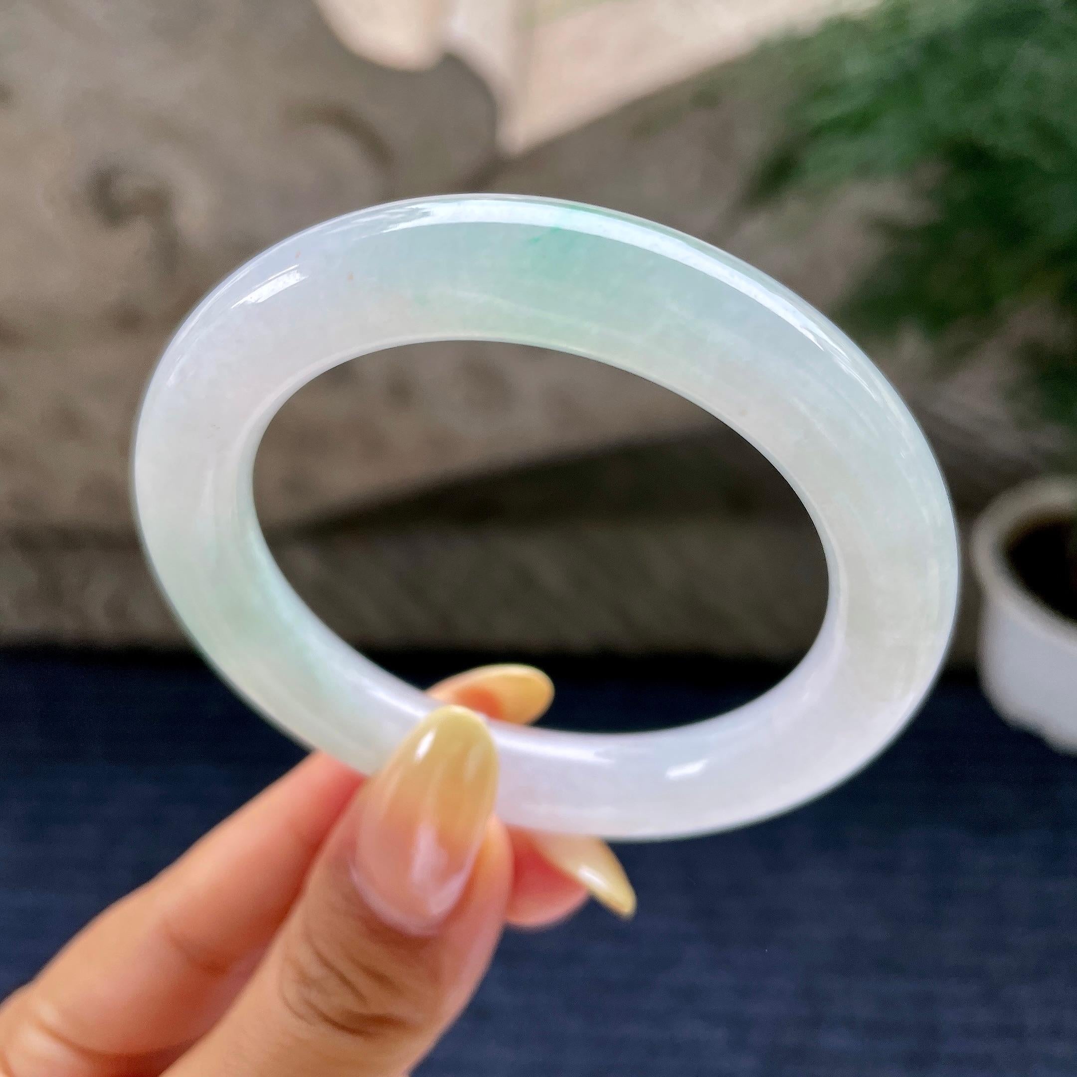 小圈口 细糯种飘绿圆条手镯51.5圈 天然缅甸A货翡翠（yc481957）