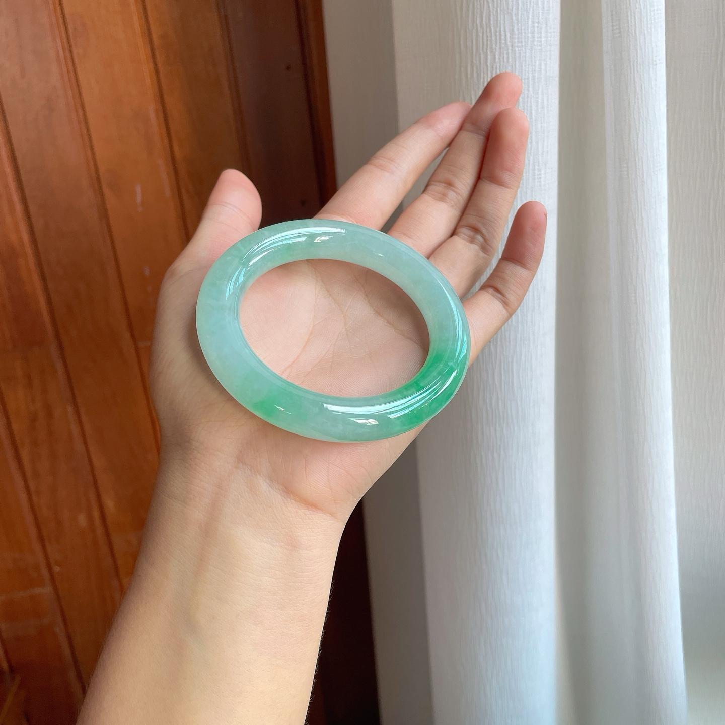 糯冰带色翡翠圆条手镯（54.8mm）（yc247172）