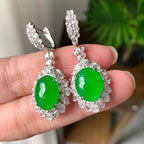 18K金钻镶糯冰种阳绿蛋面耳坠（yc254107）