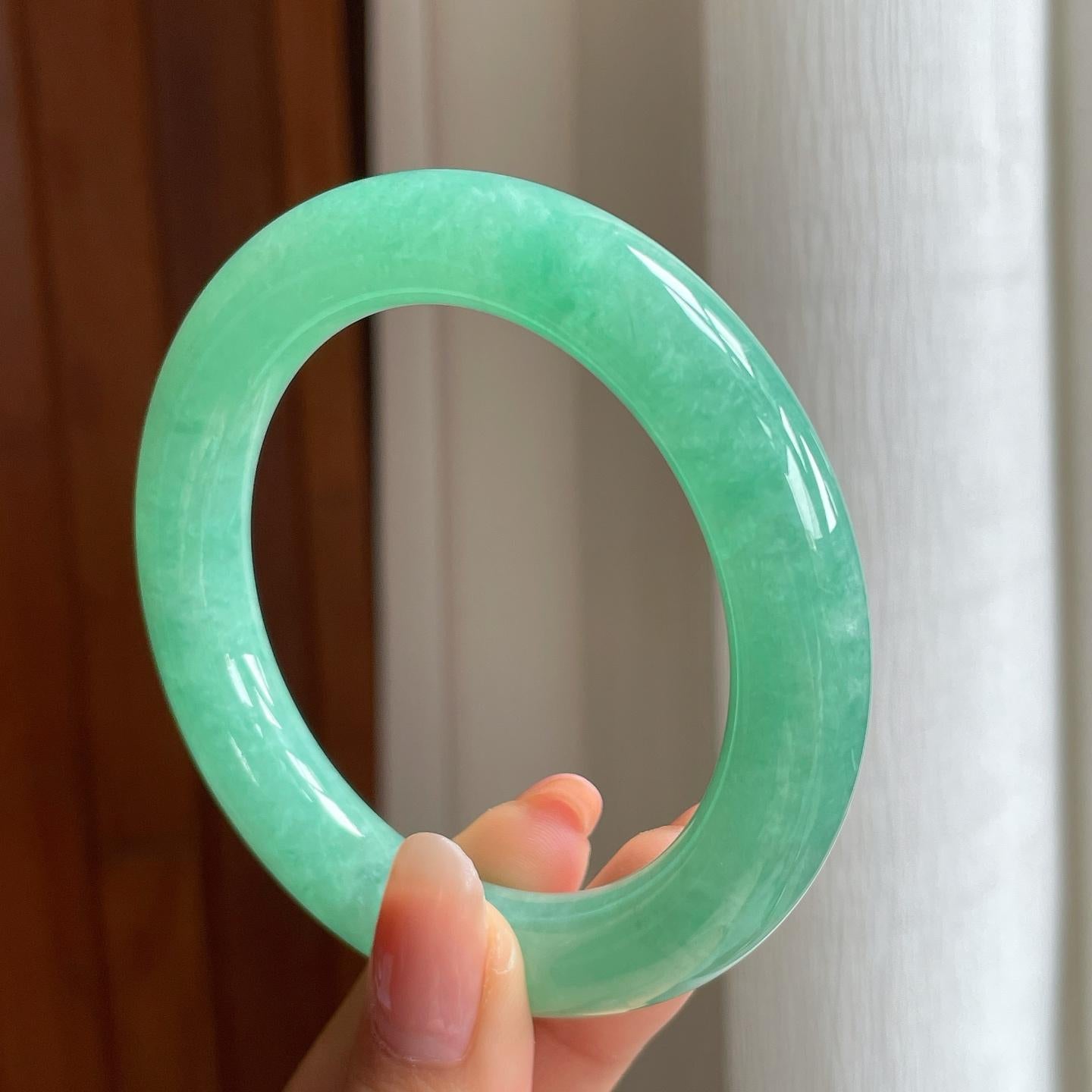 糯冰果绿翡翠圆条手镯（56mm)（yc342965）