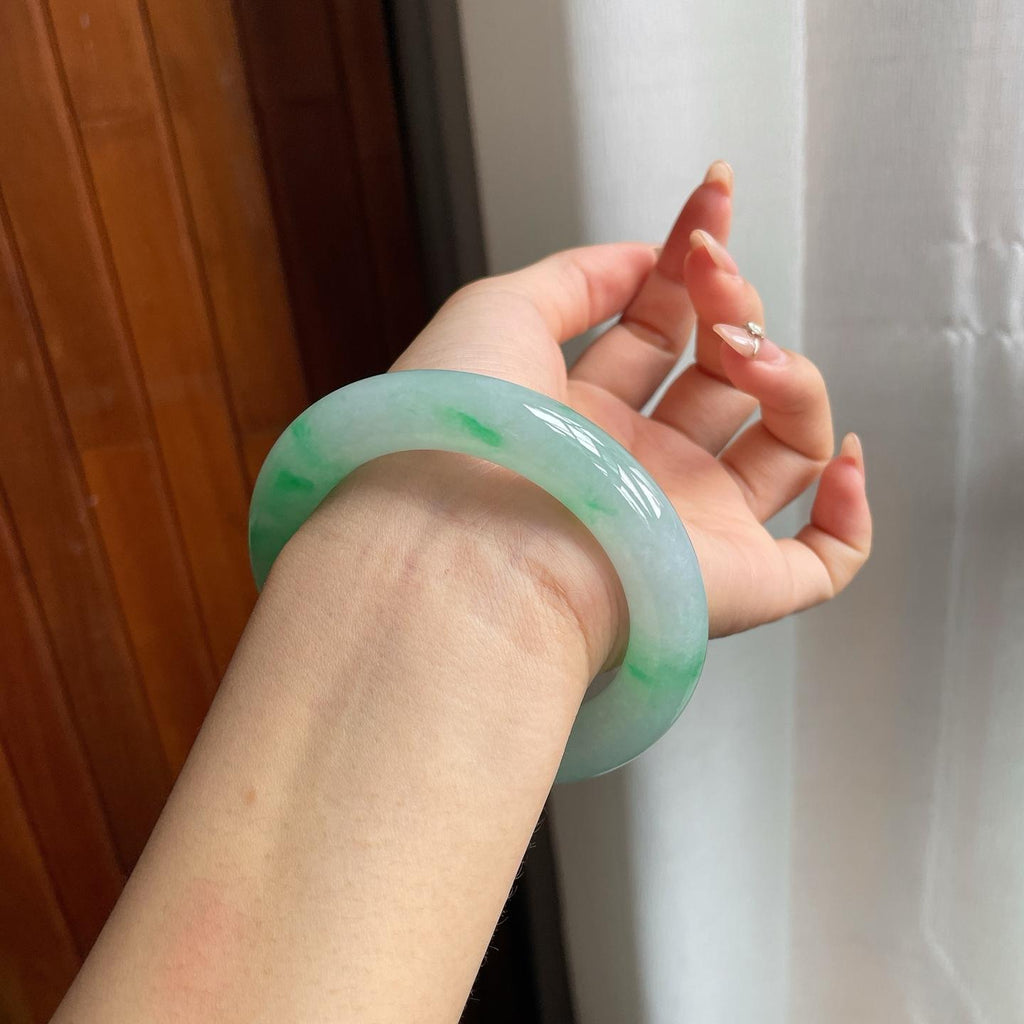 糯冰种飘绿花翡翠胖圆条手镯（56mm）（yc196575）