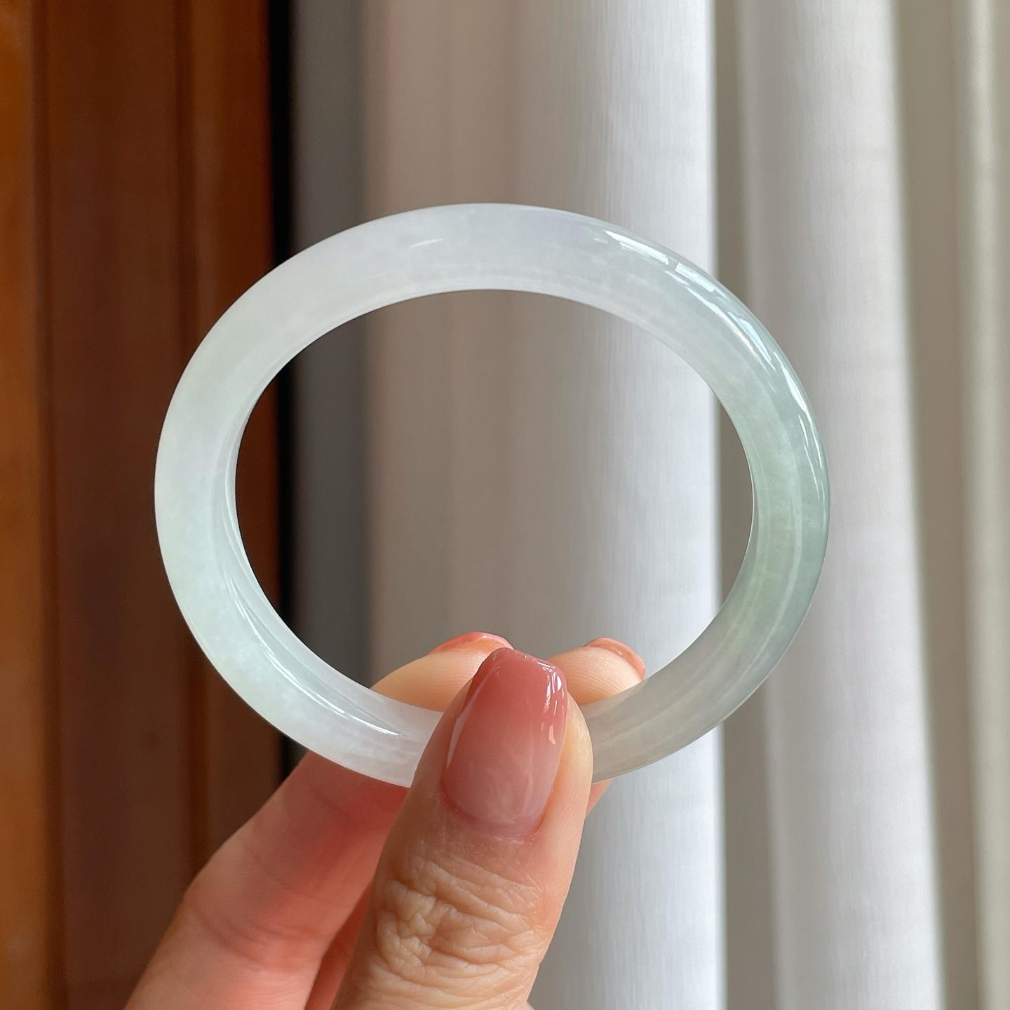 糯冰带晴底翡翠贵妃镯（51mm）（yc310312）
