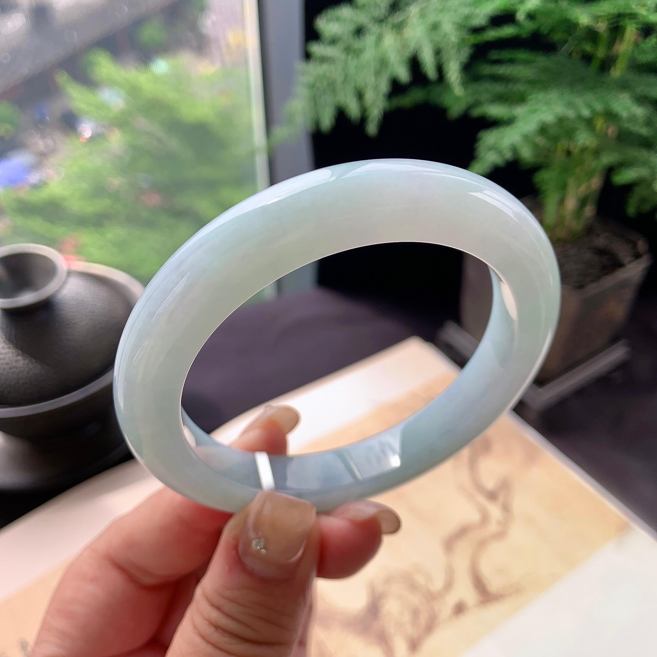 细糯种淡晴底贵妃手镯 52.6圈口 天然缅甸A货翡翠（yc477615）