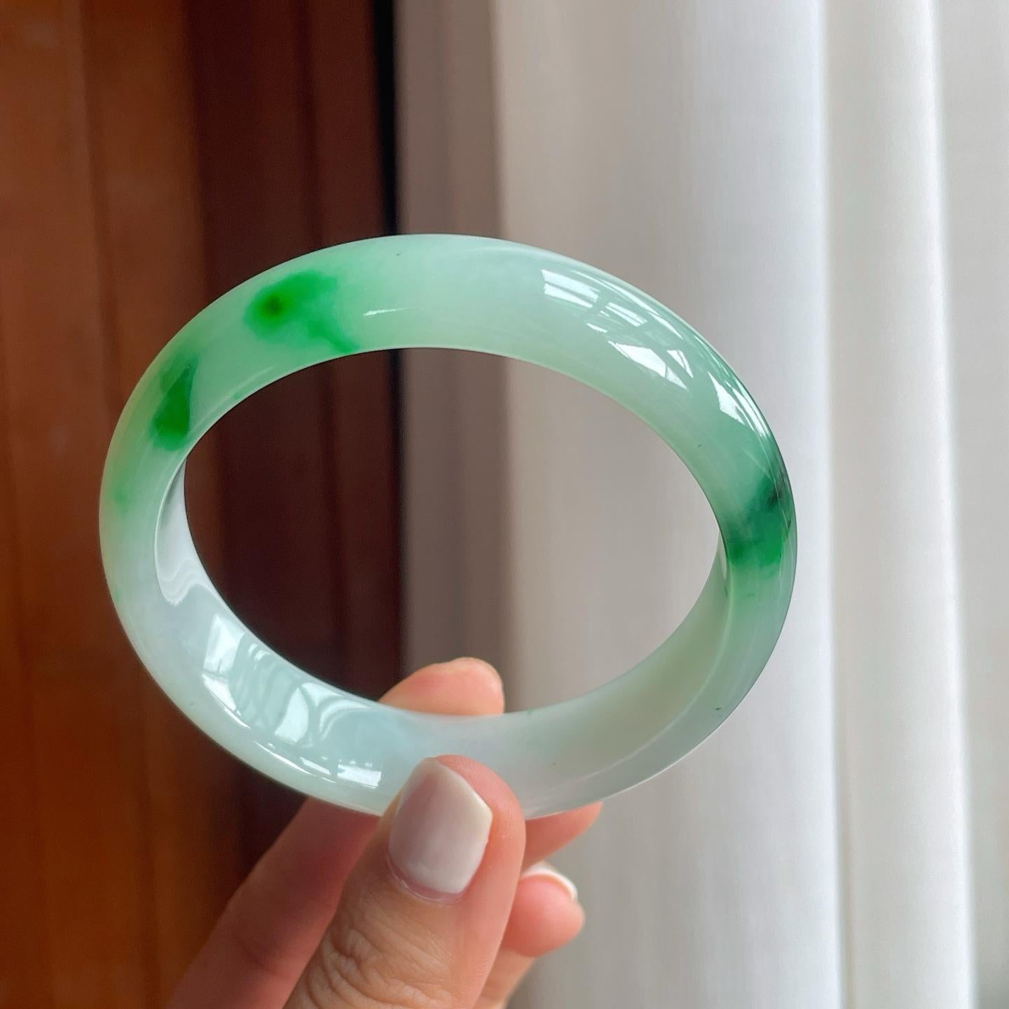 糯冰宽版飘绿花翡翠平安镯（60.5mm）（yc249150）