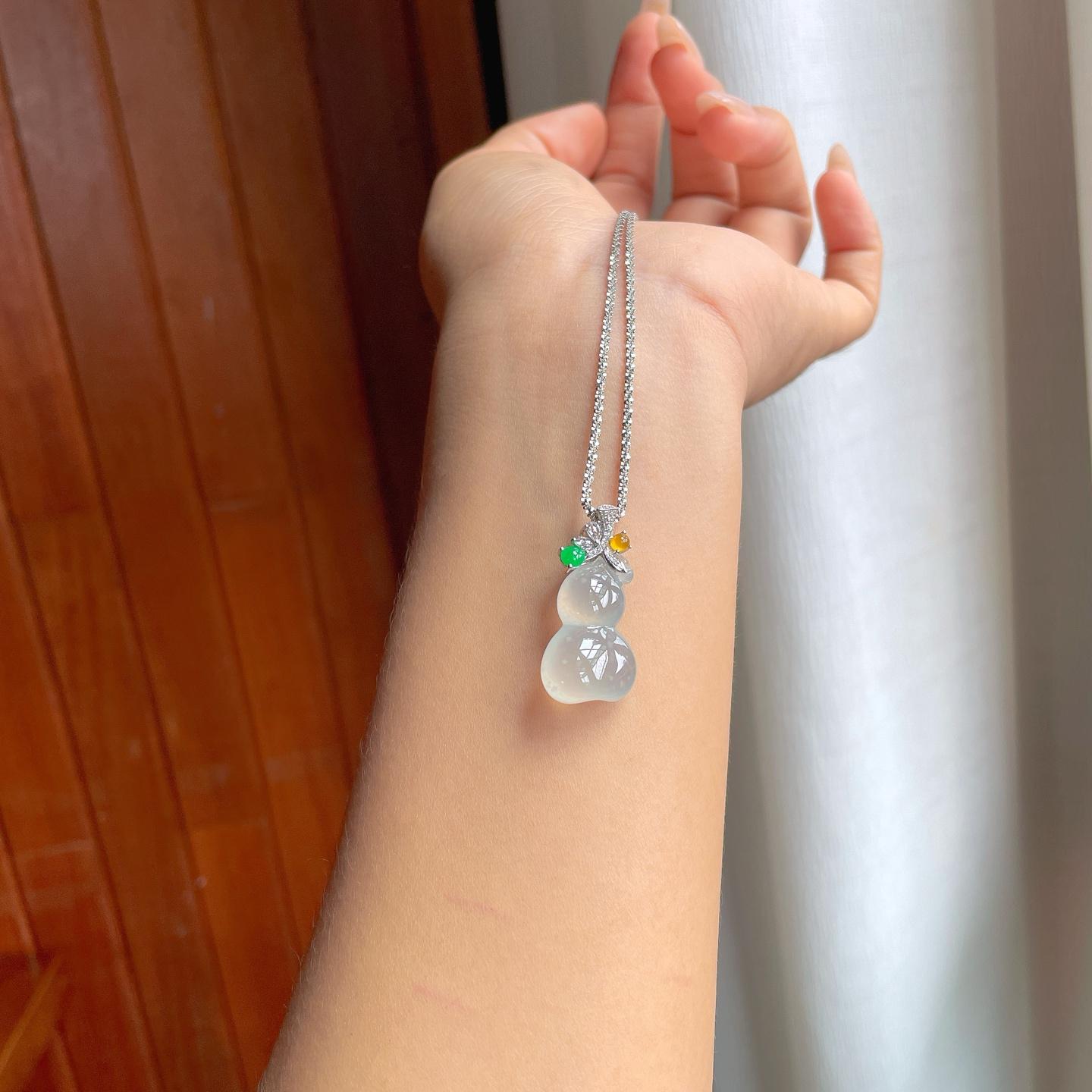 18k金扣冰种雪花棉翡翠葫芦（yc240387）