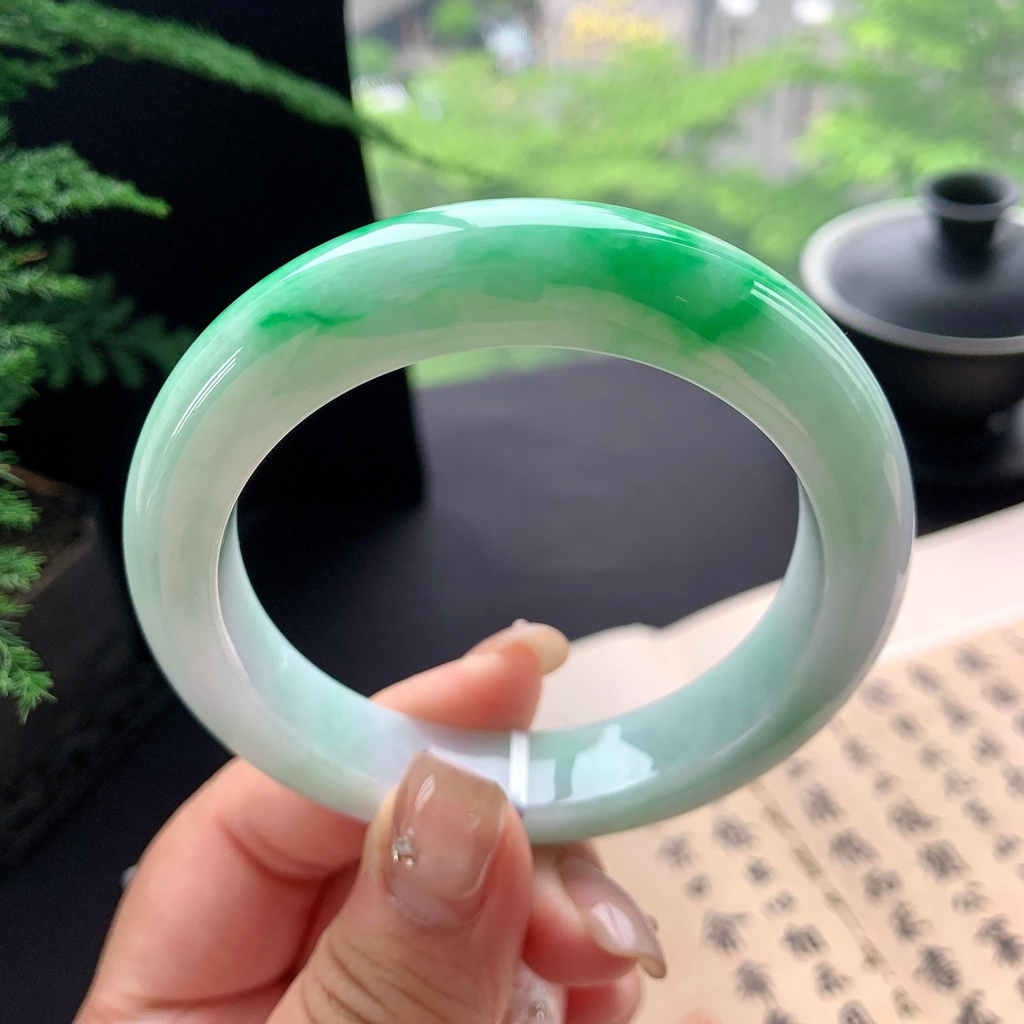 细糯种白底青正圈平安镯 57.6圈口 天然缅甸A货翡翠（yc473092）