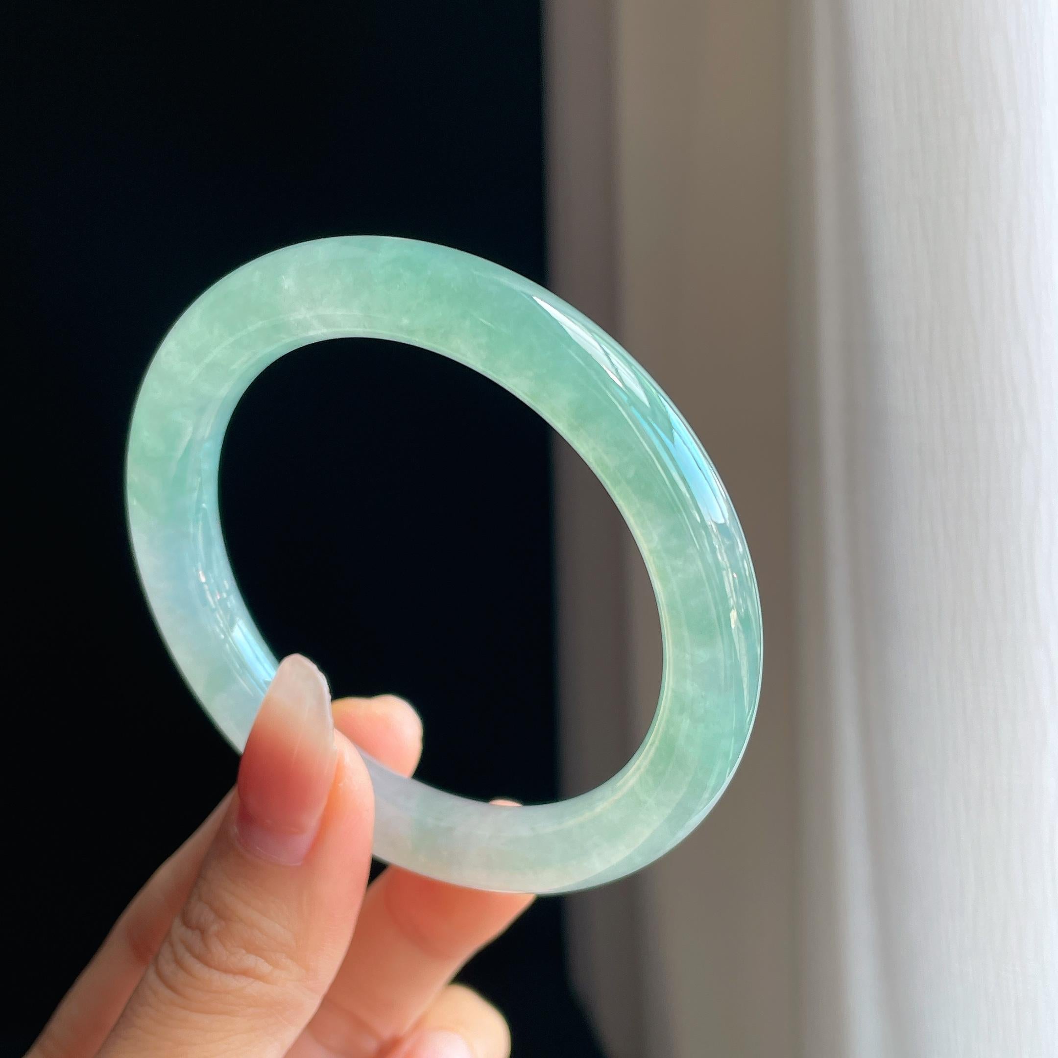 冰种蓝晴底翡翠圆条手镯（56mm）（yc329667）