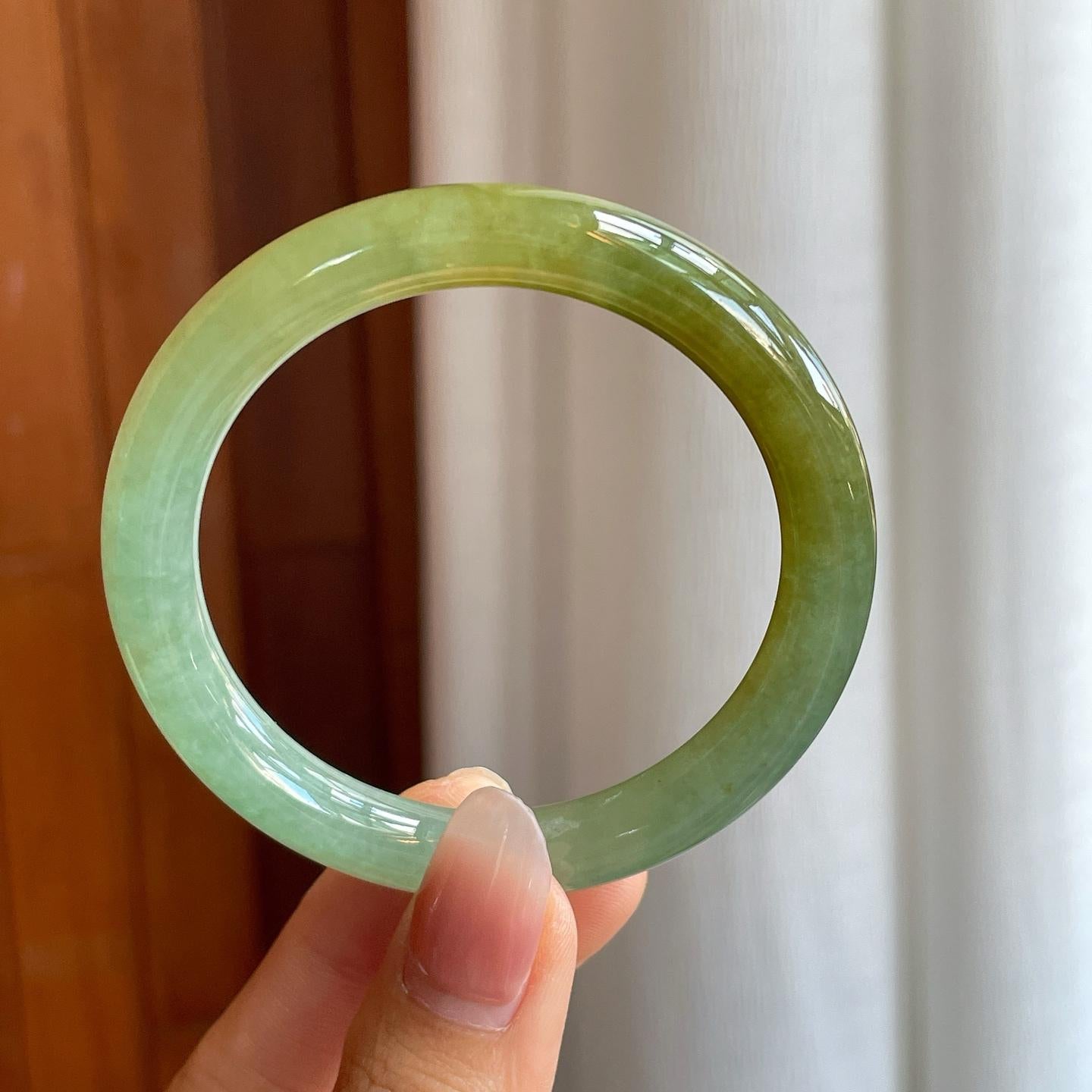 糯冰湖水绿带黄翡翠圆条手镯（52mm）（yc312924）