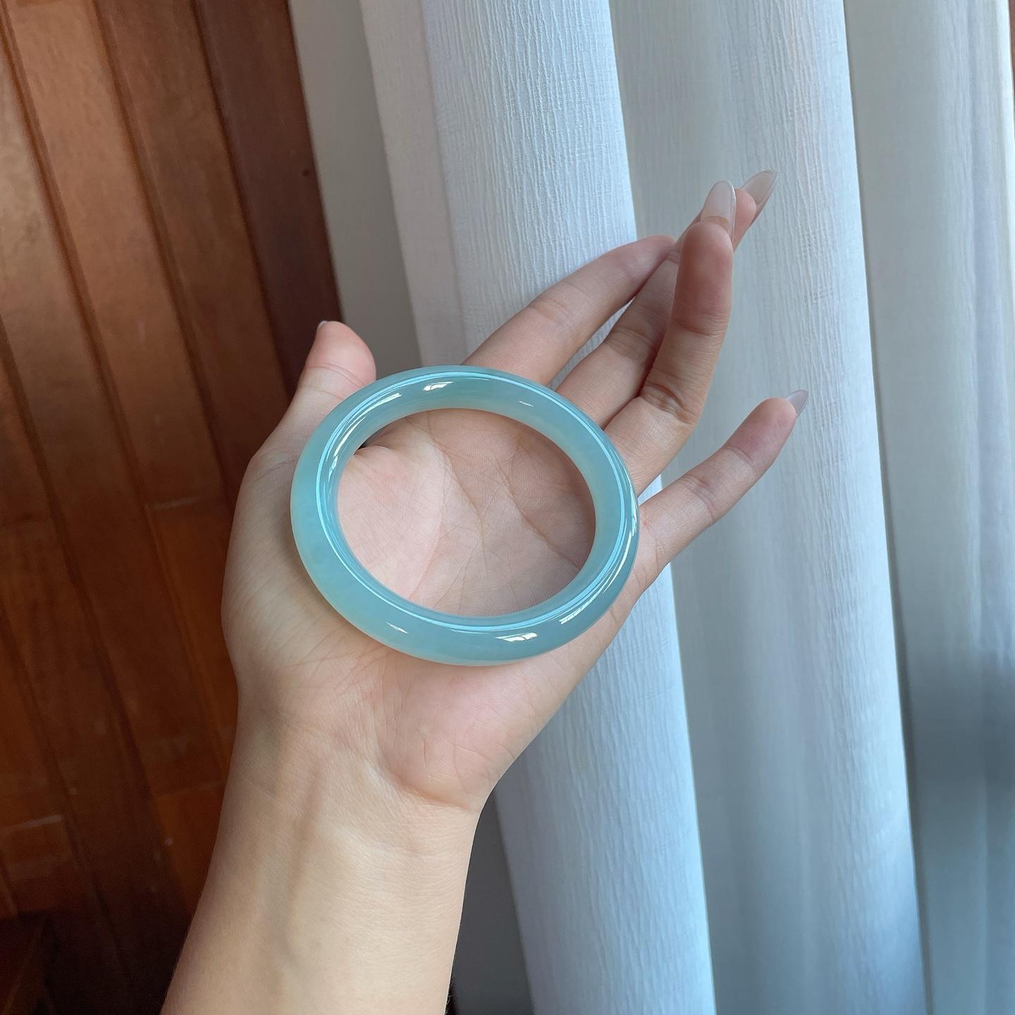 糯冰蓝晴底翡翠圆条手镯（57.3mm）（yc266495）