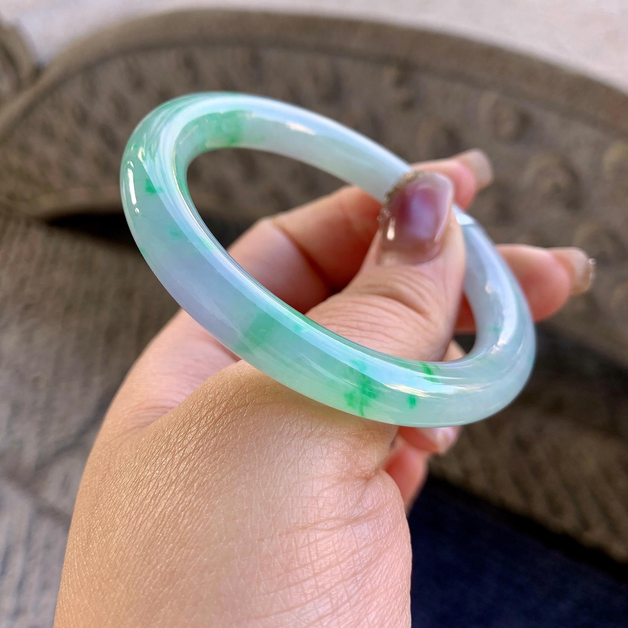 糯冰种春彩圆条手镯（50.7mm）（yc290976）